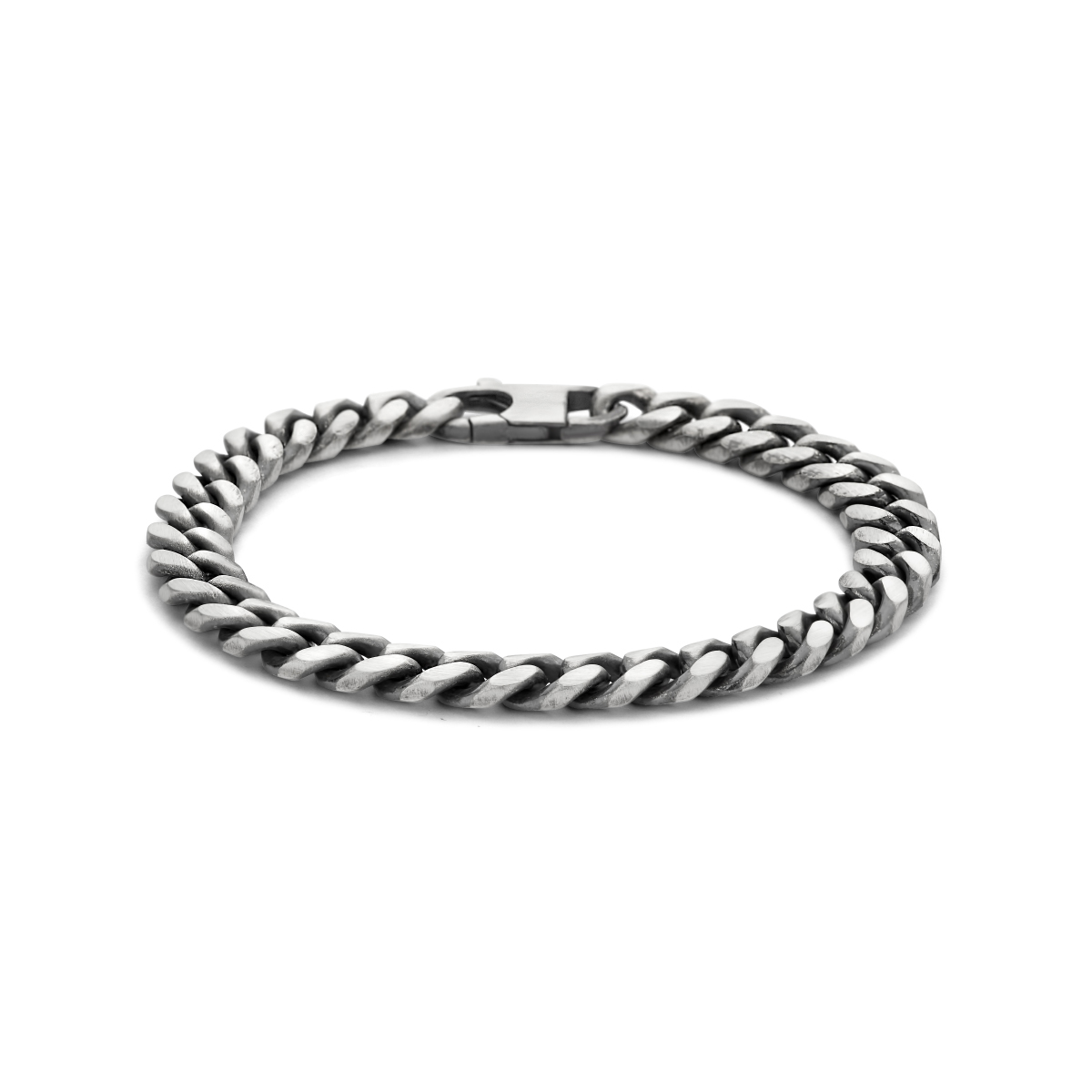 Geoxideerd 925 zilveren armband met een schakelbreedte van 8.5mm. De armband is uitgevoerd met een karabijn sluiting.