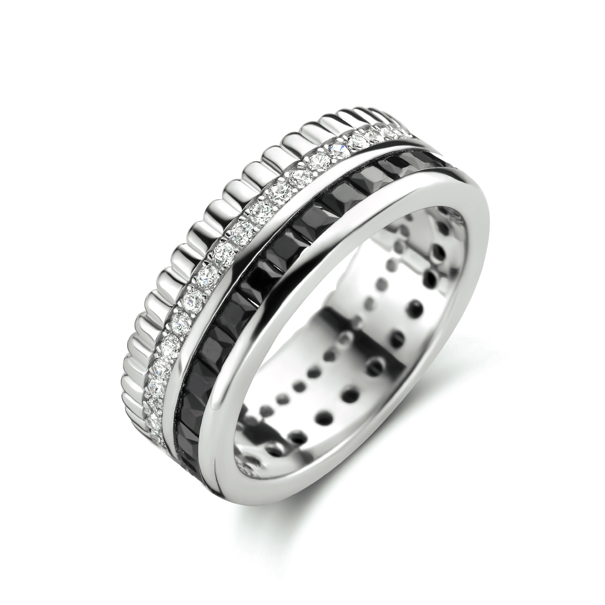 Gerhodineerd zilveren ring uitgevoerd met schitterende zirkonia. De ring heeft een breedte van 7mm.