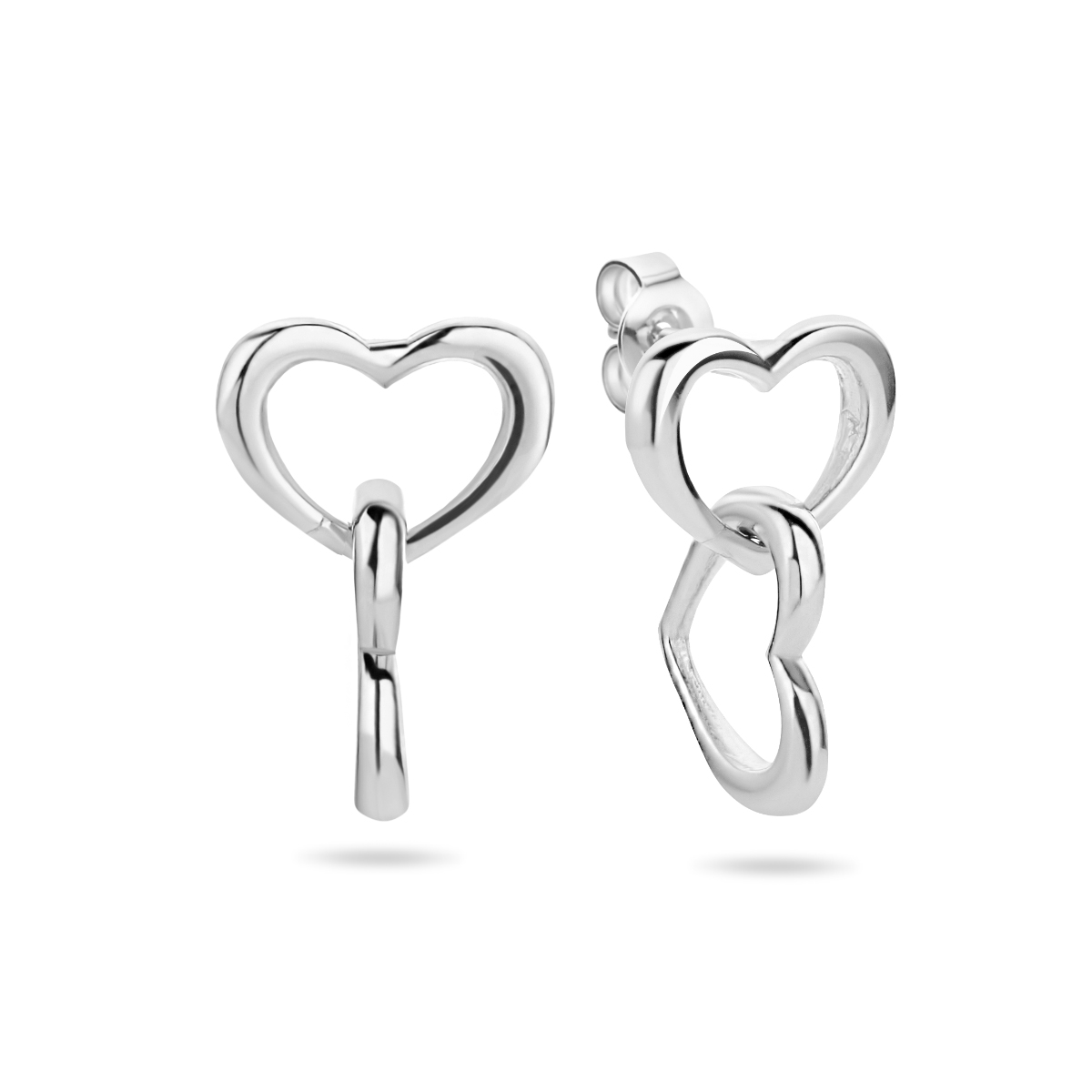 Gerhodineerd 925 zilveren oorhangers uitgevoerd met twee hartjes. De oorhangers hebben een totale hoogte van 1.3cm en een breedte van 8.5mm.