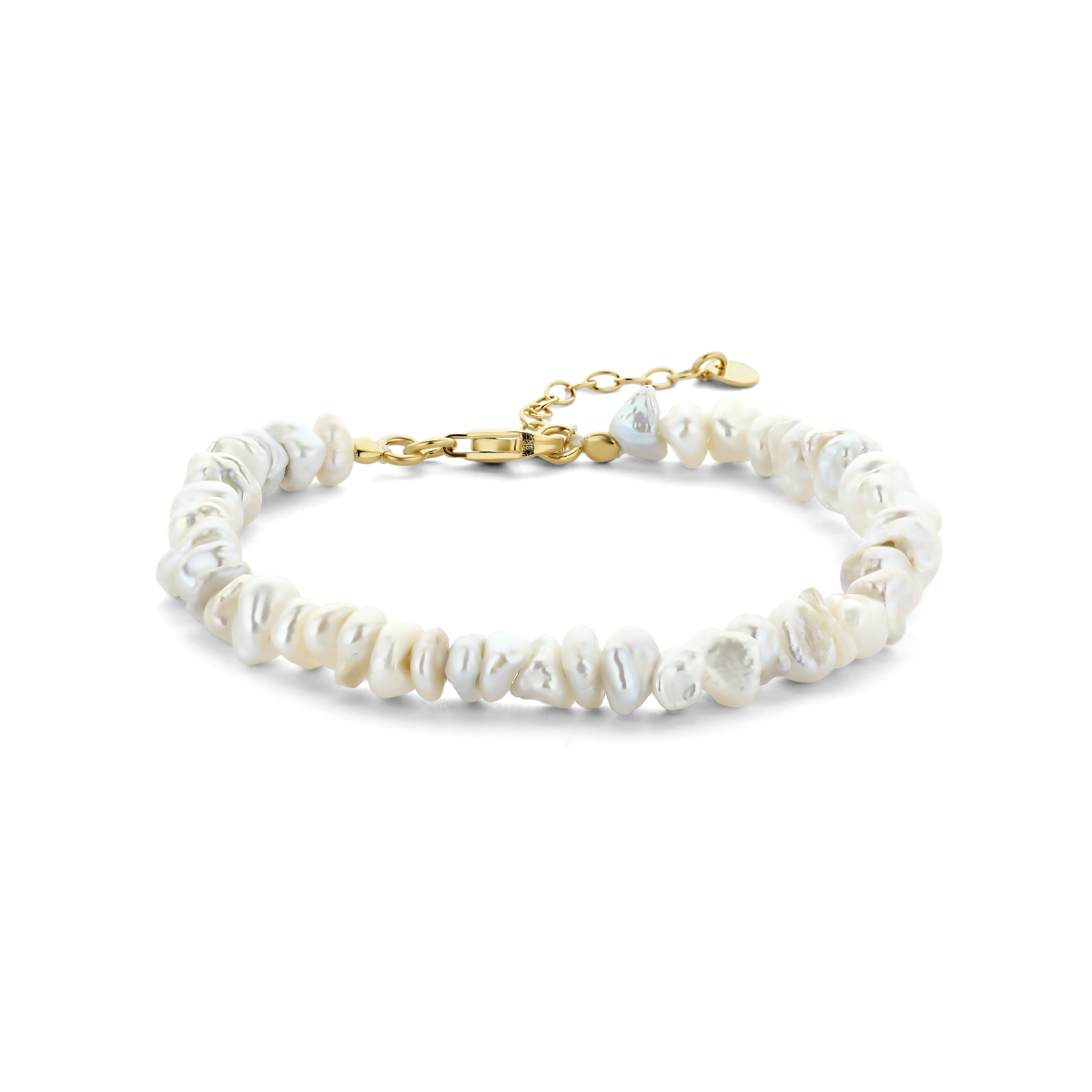 Geelgoud op 925 zilveren armband uitgevoerd met zoetwaterparels en een karabijnsluiting. De armband heeft een draaglengte van 16cm met 3cm extensie. Geen garantie op de plating.
