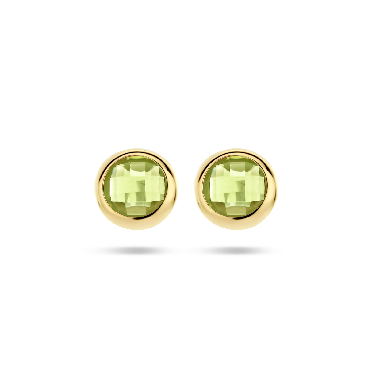 14k Geelgouden oorknoppen uitgevoerd met schitterende peridot. De oorknoppen hebben een diameter van 7.5mm.