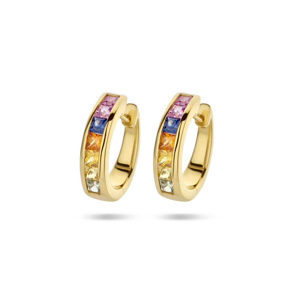 14k Geelgouden klapoorringen uitgevoerd met saffier in verschillende kleuren. De oorringen hebben&nbsp; een afmeting van 16x4mm.