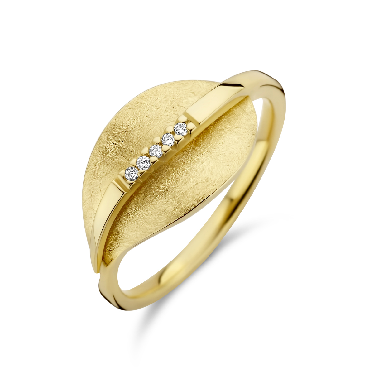14k Geelgouden ring uitgevoerd met schitterende diamant. De ring heeft een breedte van 9.5mm.