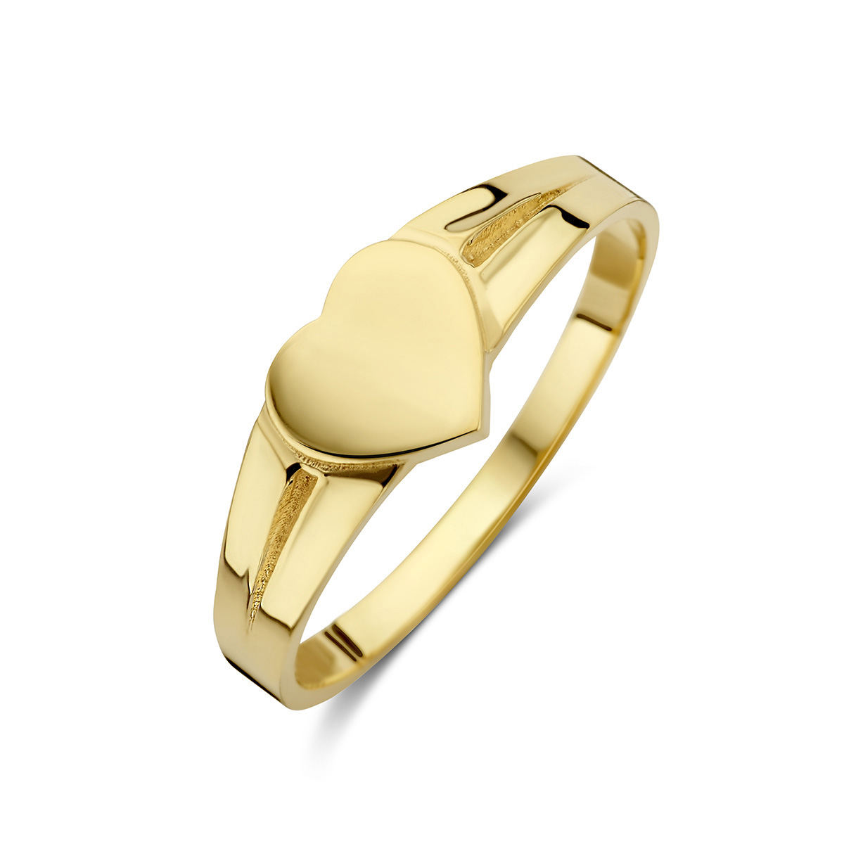 14k Geelgouden ring uitgevoerd met een hart. De ring heeft een breedte van 6.5mm