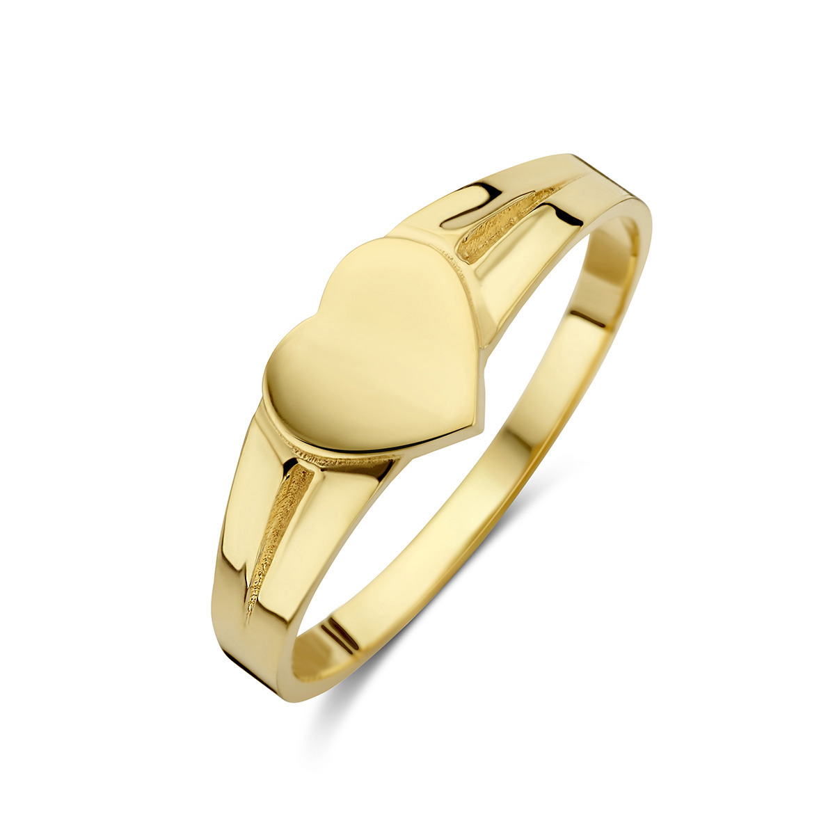 14k Geelgouden ring uitgevoerd met een hart. De ring heeft een breedte van 6.5mm