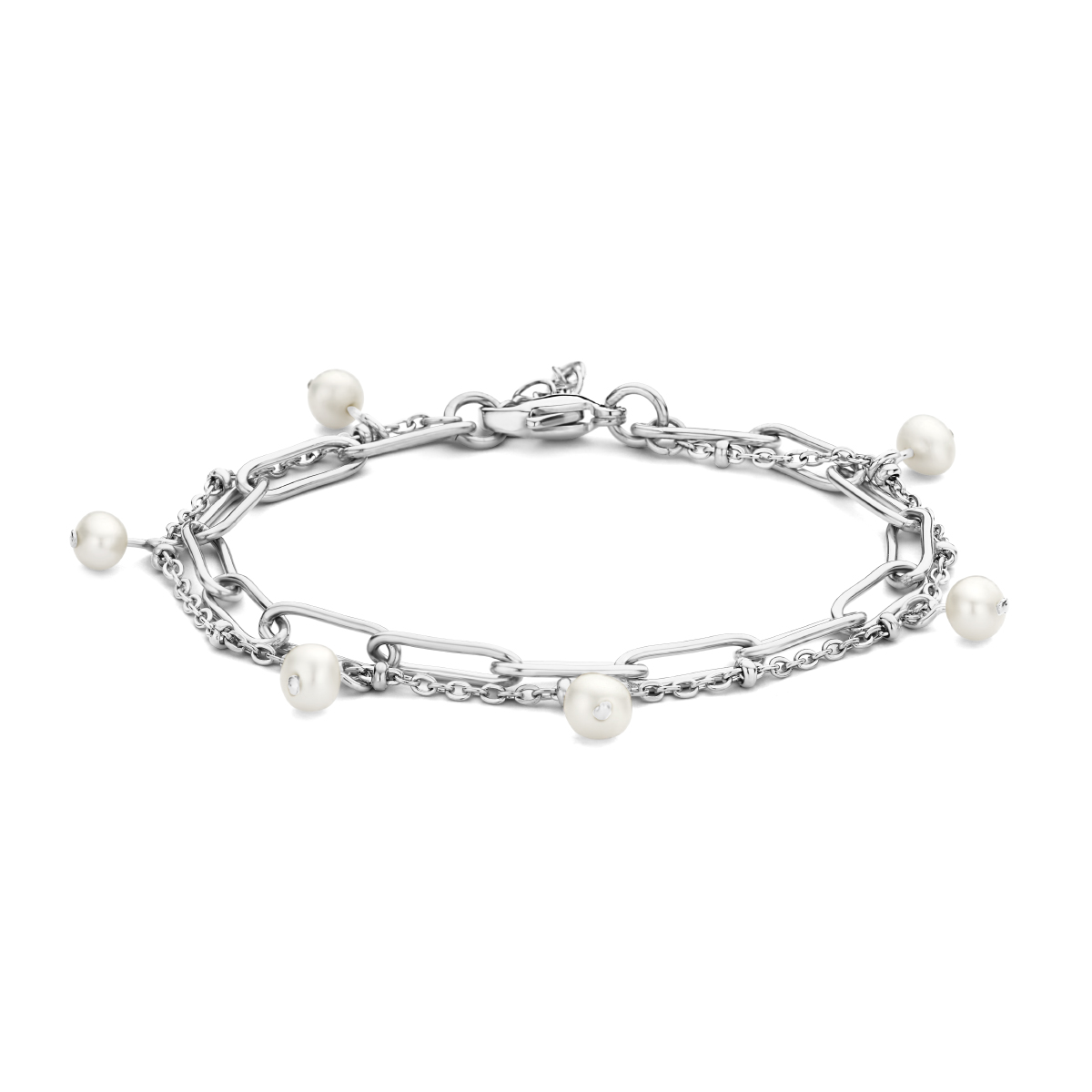 Stalen armband uitgevoerd met zoetwaterparels en een karabijn slot. De armband heeft een draaglengte van 16cm met een extensie van 3cm.