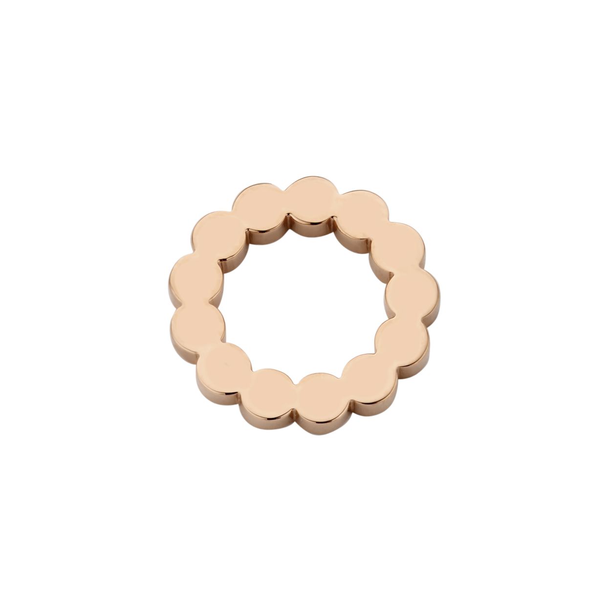 De vorm van deze hanger, die je in je oorringen of aan je ketting kan dragen, doet je meteen denken aan de Friends ring Sara wave.
Supergaaf want nu kan je dus een hele set samenstellen van oorbellen, ketting en ring. FP03RG00002