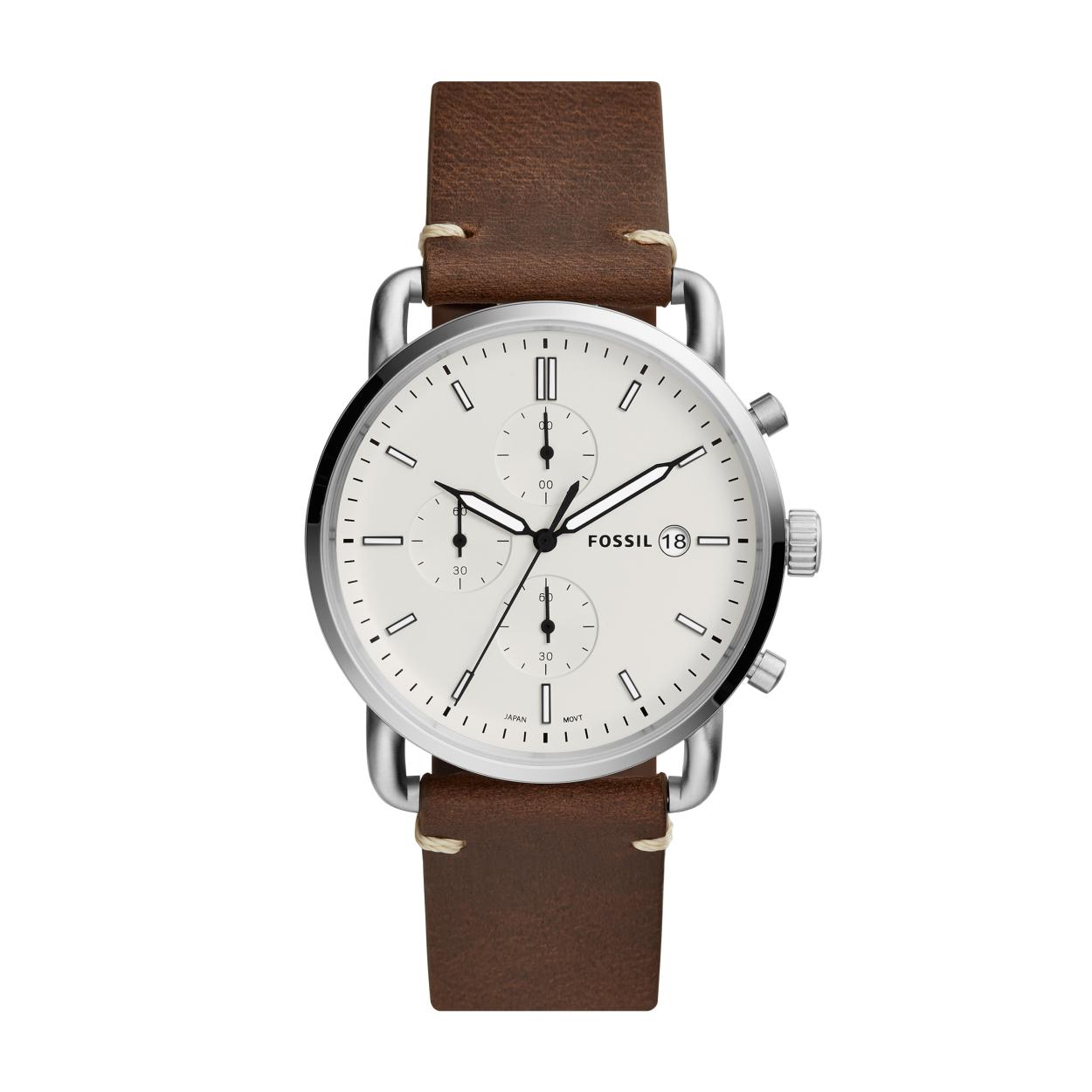 Dit Fossil horloge heeft een edelstalen kast en een lederen band.