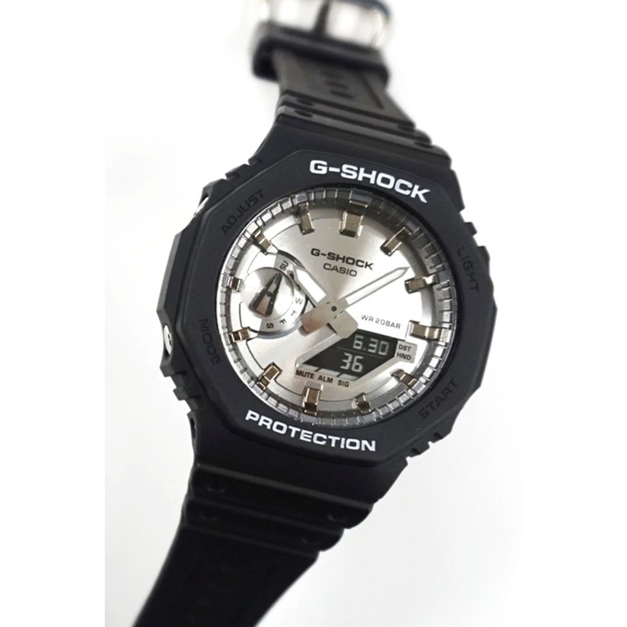 Dit is een horloge van het merk Casio uit de collectie G-SHOCK Classic.