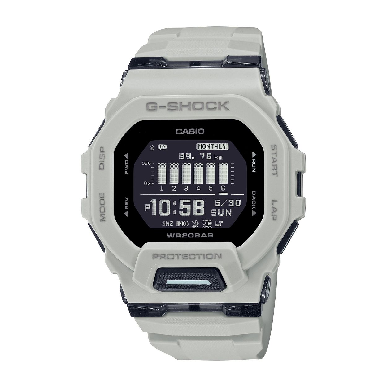 Dit is een Casio horloge uit de collectie G-SHOCK G-SQUAD. 
Dit horloge heeft de volgende specificaties: 

Kast: 
Kastmateriaal: Kunststof Kast
Kasthoogte: 48.4 mm
Kastbreedte: 45.9 mm
Kastdikte: 15 mm

Band: 
Sluiting: Gesp
Bandmateriaal: Resinarmband
Bandbreedte: 26.3 mm
Bandlengte: 145-215 mm

Overige specificaties: 
Gewicht: 58 gram
Glassoort: Mineraalglas
Waterdichtheid: Classificatie waterbestendigheid (20 bar)
4 alarmen per dag
Batterijduur: 2 jaar - 1 batterij
Super-Auto LED Light
12/24-uurs tijdweergave
Geheugen rondetijd 100
Stappenteller
Calorie Consumption Calculator (CAL)
Knopgeluiden aan/uit
Weergave van binnenkomende oproepen
Weergave van binnenkomende e-mails
Phone Finder
Airplane-functie (Offline-modus)
Schokbestendig
Bluetooth� Smart
Stopwatchfunctie - 1/100 sec. - 100 uur
5 Timer - 1/1 Sec. - 60 Min. (Herhaling)
Snoozefunctie
Trilalarm
Wereldtijden
Batterij: CR2032
ACCURATIE: Smartphone Link