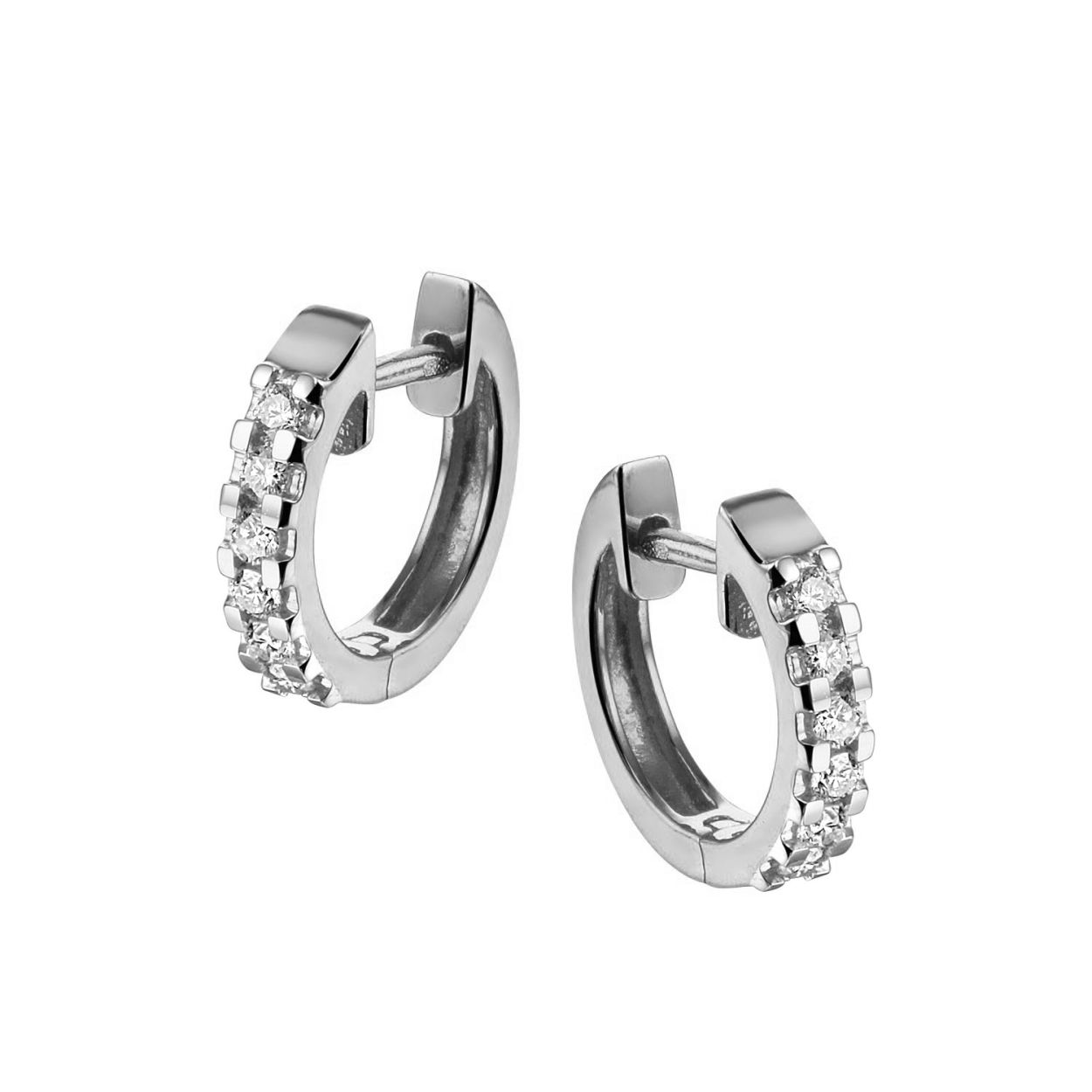 Schitterende wit gouden oorsieraden met in totaal 12-0.32crt briljant in de kwaliteit, G VSI