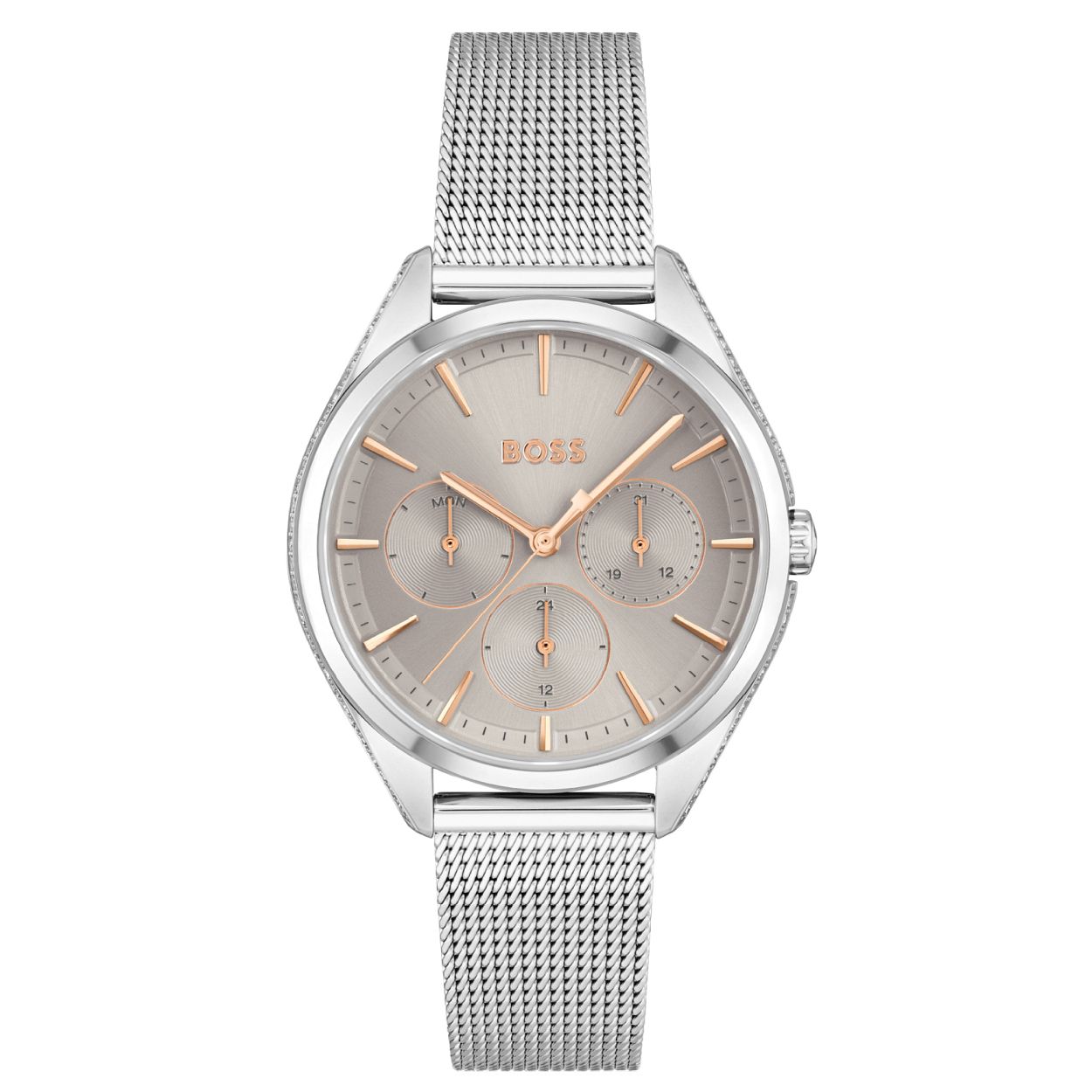 BOSS HB1502638 SAYA
Dit BOSS dameshorloge uit de Saya serie met artikelnr. HB1502638 is een stijlvol horloge voor de moderne vrouw van nu. Het horloge heeft een zilverkleurige stalen horlogekast met een zilverkleurige glimmende bezel en een taupe/grijze wijzerplaat met een dag, datum en 24-uursaanduiding. Het dameshorloge heeft een zilverkleurige milanese band met druksluiting. Het BOSS Saya dameshorloge heeft een doorsnee van 38mm, een mineraalglas en is 3 ATM.

HET MERK:
HUGO BOSS is afgestemd op levensstijlen waar het gaat om kwaliteit en precisie. Het wereldwijde fashionlabel is verdeeld in twee merken: BOSS en HUGO. Het merk BOSS biedt geavanceerde, moderne horloges gericht op kwaliteit en design om een onberispelijke look te creëren – of het nu zakelijk, casual of sportief is. De horloge collectie van BOSS is perfect afgestemd op levensstijlen waar het gaat om kwaliteit en precisie. BOSS is op maat gemaakt in een onberispelijke stijl.
Blijf stijlvol bij de tijd. Voor de BOSS-vrouw is stijl het handelsmerk en draait alles om
details. Breng uw look naar een hoger niveau met onze nieuwe en kenmerkende horlogecollectie.

SPECIFICATIES:
- Mineraalglas
- Ronde kastvorm, Ø 38mm
- Stalen horlogekast
- Taupe/grijze wijzerplaat
- Zilverkleurige stalen mesh band
- Dag, datum, 24-uursaanduiding 
- 3 ATM