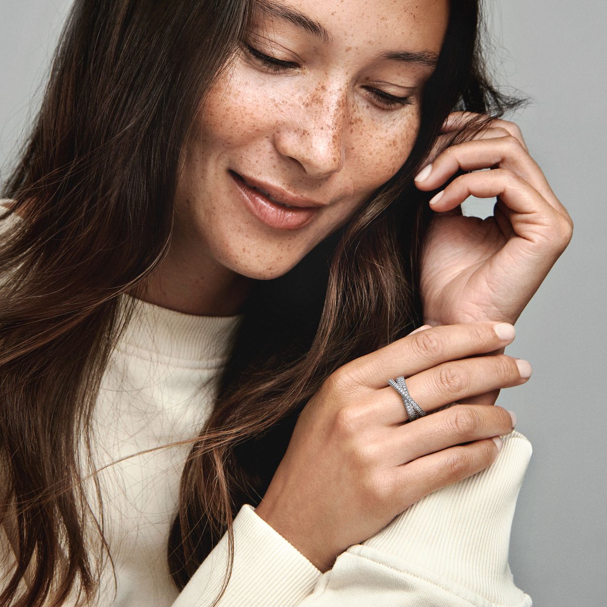 Pandora Timeless Pavé Gekruiste Dubbele Bandring