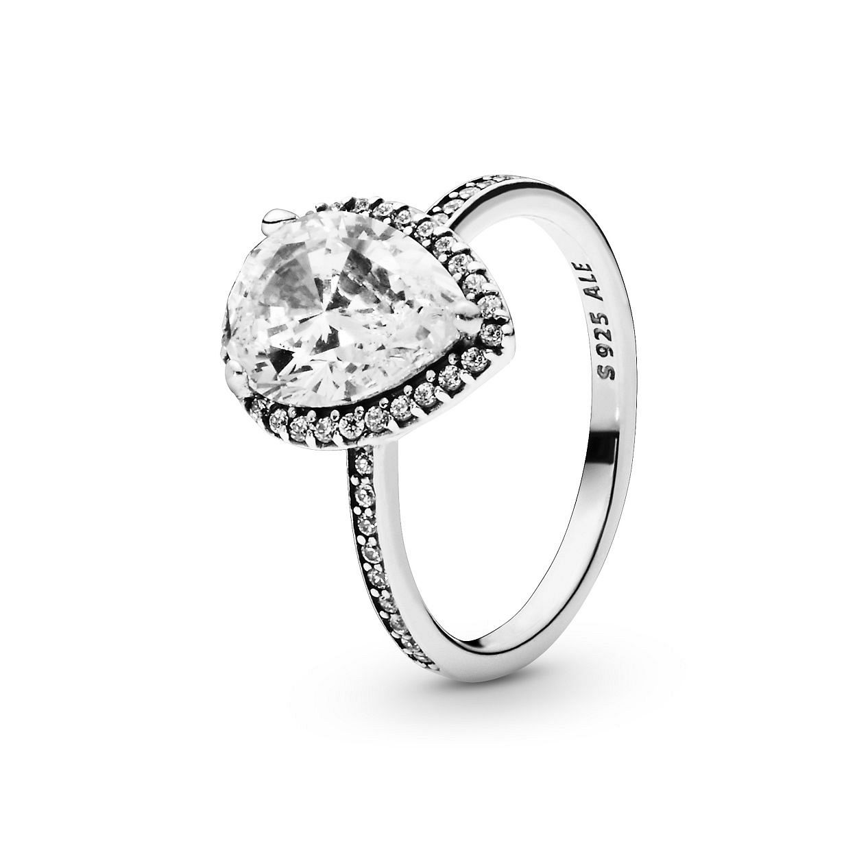 Deze ring is van het merk Pandora. 