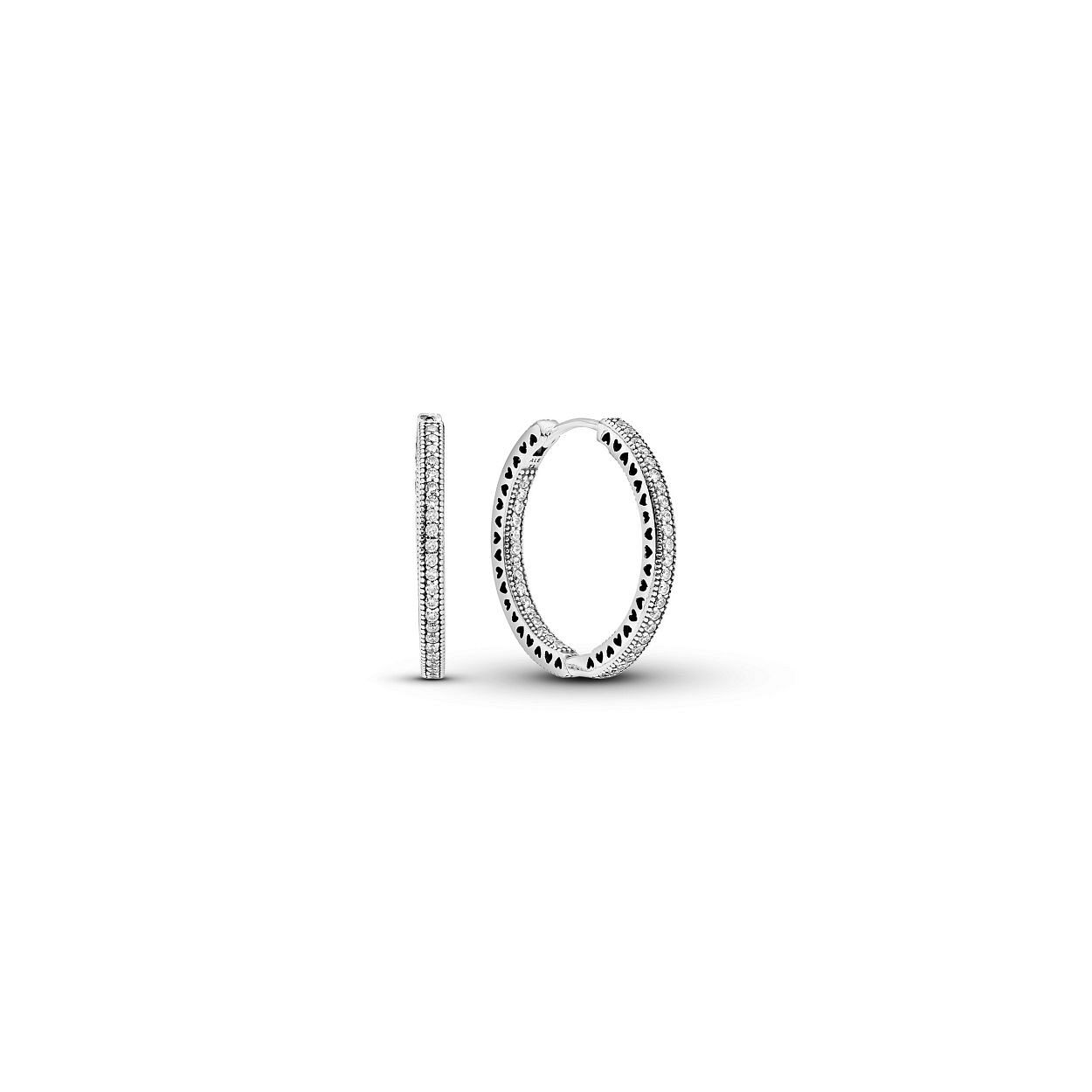 Deze oorringen is van het merk Pandora. Het is een damessieraad gemaakt van edelstaal. De oorringen is zilver van kleur.
De verdere specificaties van deoorringen zijn als volgt:

