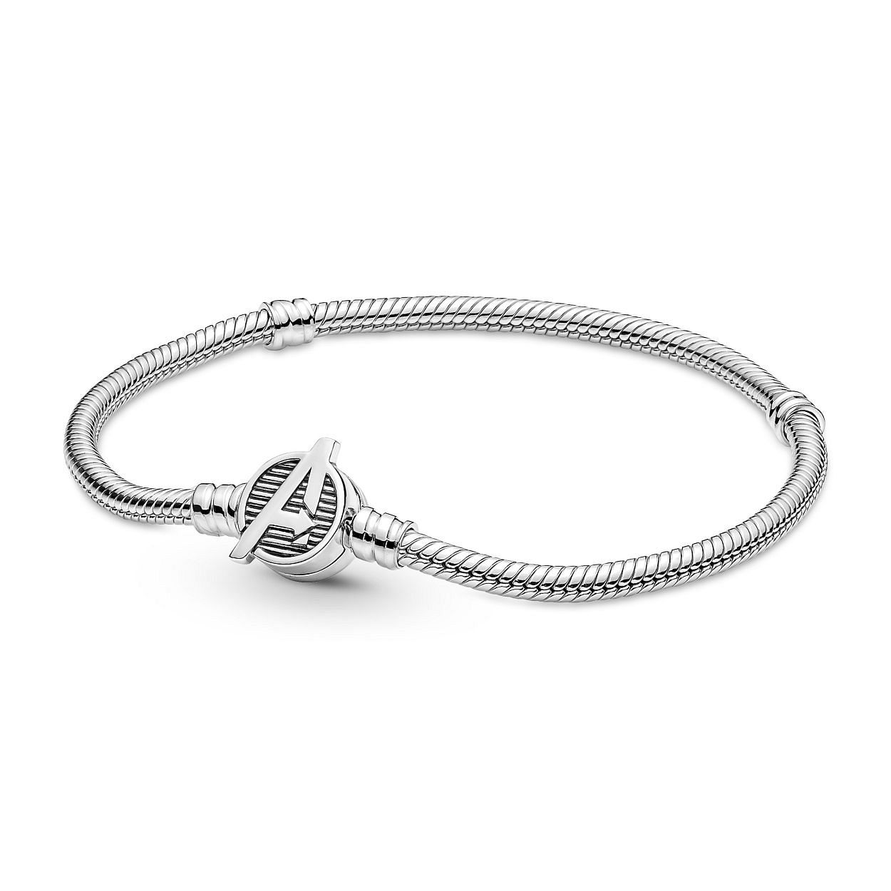 Deze armband is van het merk Pandora. Het is een damessieraad gemaakt van edelstaal. De armband is zilver van kleur.
De verdere specificaties van dearmband zijn als volgt:
Steensoort: Zirkoon
Steenkleur: Zilver