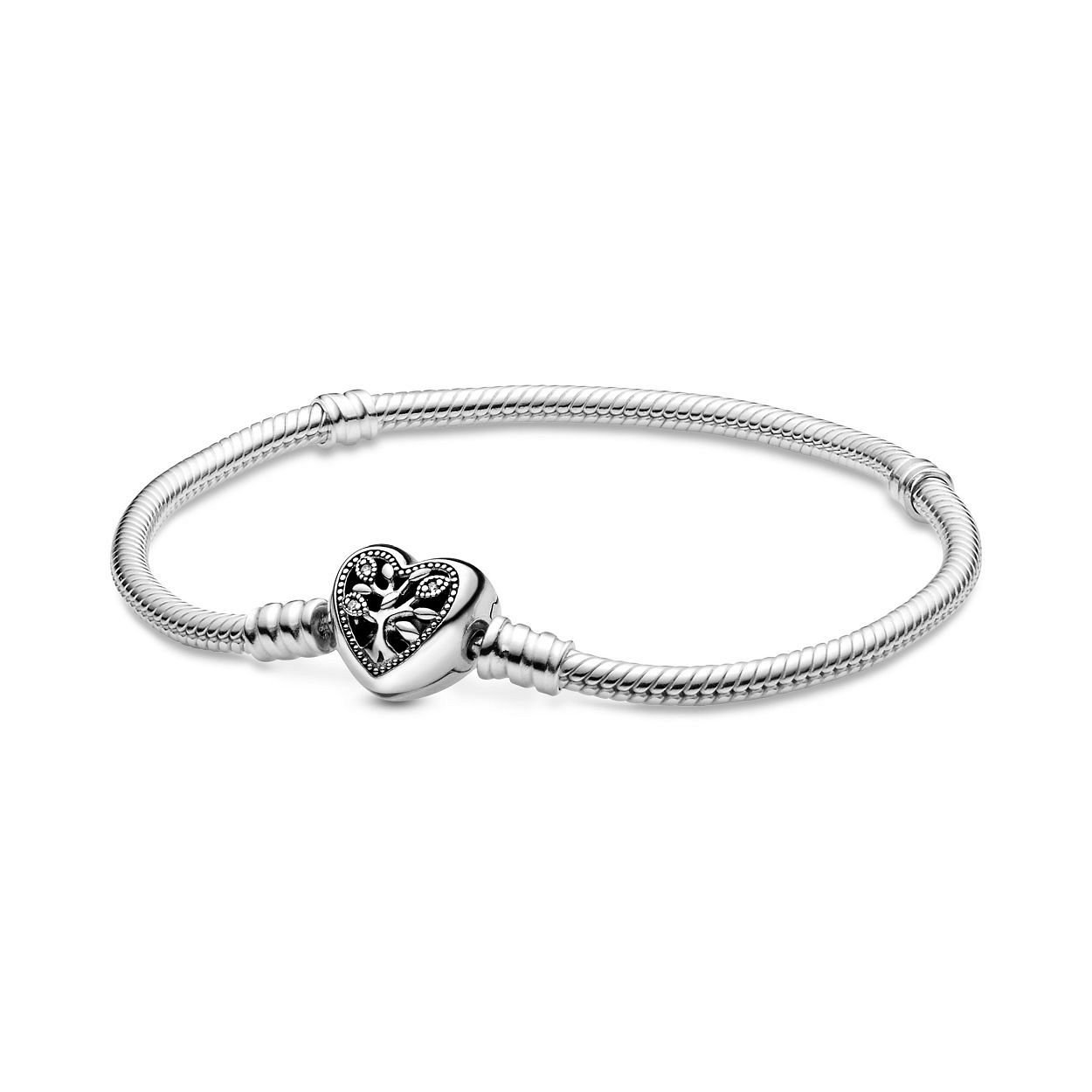 Deze armband is van het merk Pandora. Het is een damessieraad gemaakt van edelstaal. De armband is zilver van kleur.
De verdere specificaties van dearmband zijn als volgt:
