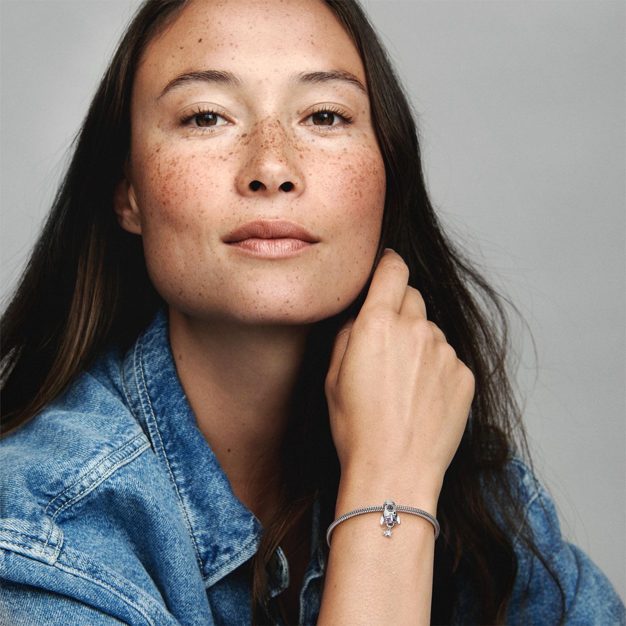 Pandora bedel raket, 'Ly to the moon and back'
