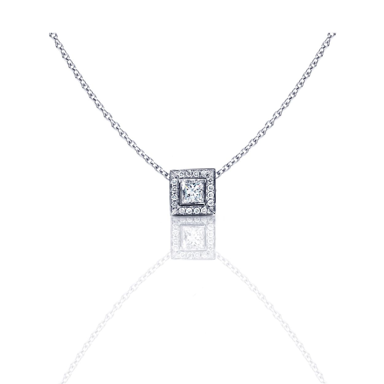 Witgouden collier met hanger met princess geslepen diamant 