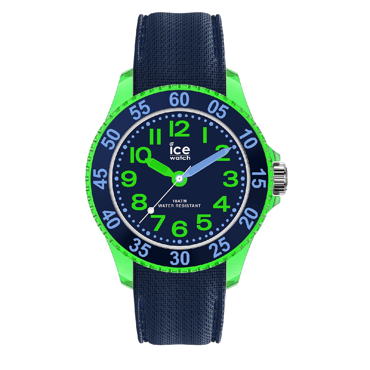 De ICE cartoon dino is ideaal om de tijd te leren lezen en tovert een glimlach op alle kleine kampioenen! Dit kleine koningsblauwe silicone horloge met fluogroene details is trendy, kleurrijk en gemakkelijk leesbaar dankzij de grote cijfers! Zijn pluspuntje? Een fel blauw silicone bandje met textuur, voor nóg meer stijl en comfort rond je pols. Met dit leuke en assertieve horloge om de pols ontpopt je kleine zich tot het coolste kind op de speelplaats.
