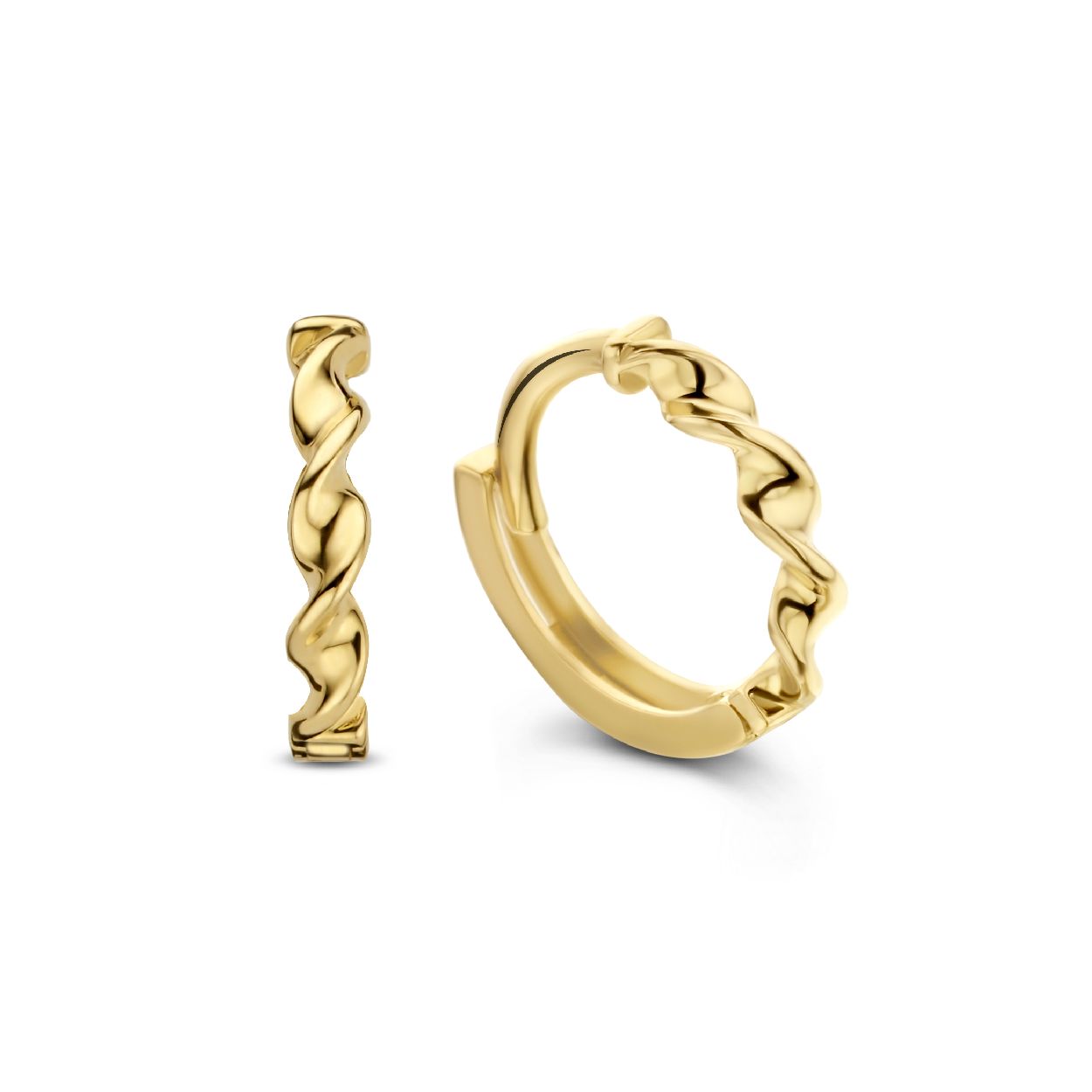 De Twisted Hoops 8mm zijn gemaakt van 14K goud. Houd je van subtiele en fijne oorringen? Dan zijn deze oorringen perfect voor jou! De oorbellen zijn een every day essential!

De collectie
Fijne 14 karaats sieraden, waarbij layering en stacking centraal staan: Jackie! Elk ontwerp is tijdloos en verfijnd, handgemaakt met echt vakmanschap. Voor de collectie van Jackie heb ik mij laten inspireren door vrouwen in de meest bruisende steden van de wereld. Voor sieraden is slechts een regel van toepassing: �more is more�. Creeer de mooiste combinaties! Drie colliers, twee armbanden en zes ringen aan een hand, zijn geen uitzondering.

Specificaties
- JKE20.075
- Oorbellen
- Materiaal: 14 Karaat - Geelgoud - 585
- Diameter: 8mm
