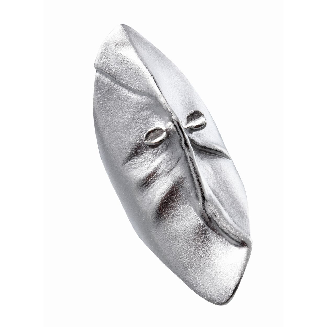 Omschrijving
 
Een zilveren Lapponia 'Mask of Gonda' ring uit de Space Silver collectie, welke is ontworpen door Björn Weckström die zijn inspiratie uit de natuur haalt. De handgemaakte ring is van sterling zilver gemaakt en de ontwerper is geïnspireerd door Neil Armstrong die in 1969 als eerste mens op de maan wandelde. De hoogwaardige sieraden van het Finse merk Lapponia zijn uniek en worden vervaardigd van gerecycled goud en/of zilver.