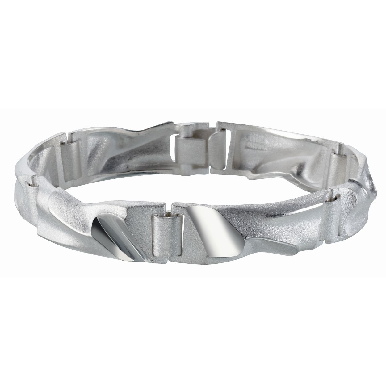 Een zilveren Lapponia 'Reef' armband, welke is ontworpen door Zoltan Popovits die zijn inspiratie onder andere uit de beeldhouwkunst haalt. De handgemaakte armband is van sterling zilver gemaakt en achter elk sieraad van Lapponia zit een verhaal. De unieke en hoogwaardige sieraden van het Finse merk Lapponia (Latijnse naam voor Lapland) worden vervaardigd van gerecycled goud en/of zilver en elk sieraad heeft een eigen naam.

Lengte: 18,5 cm., breedte: 11 mm.