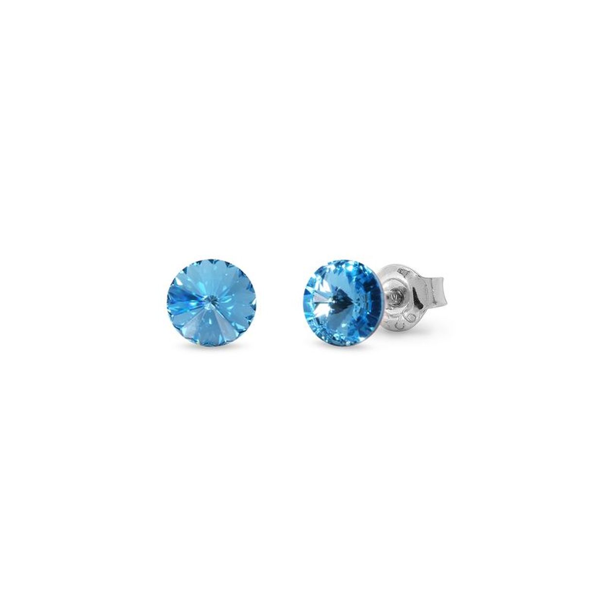 Maak je looks compleet met deze prachtige Small Candy Birthday Studs Oorbellen van SPARK Jewelry voor dames. De kleur Aquamarine staat voor de maand Maart.

Zilveren oorstekers met een licht blauwe, facetgeslepen Swarovski kristal (ø6mm) waar achter een rond zilveren plaatje zit met een slanke steker. De steker is voorzien van een pousette (vlinder) sluiting, waardoor u deze oorstekers gemakkelijk in- en uitdoet. De oorstekers zijn gemaakt van 925 sterling zilver, om een mooie glans te behouden zijn alle sieraden van Spark gerhodineerd.

Maak je look helemaal af door te combineren met de Earrings. Spark Birthday Stone Necklace Aquamarine NB1122SS29AQ