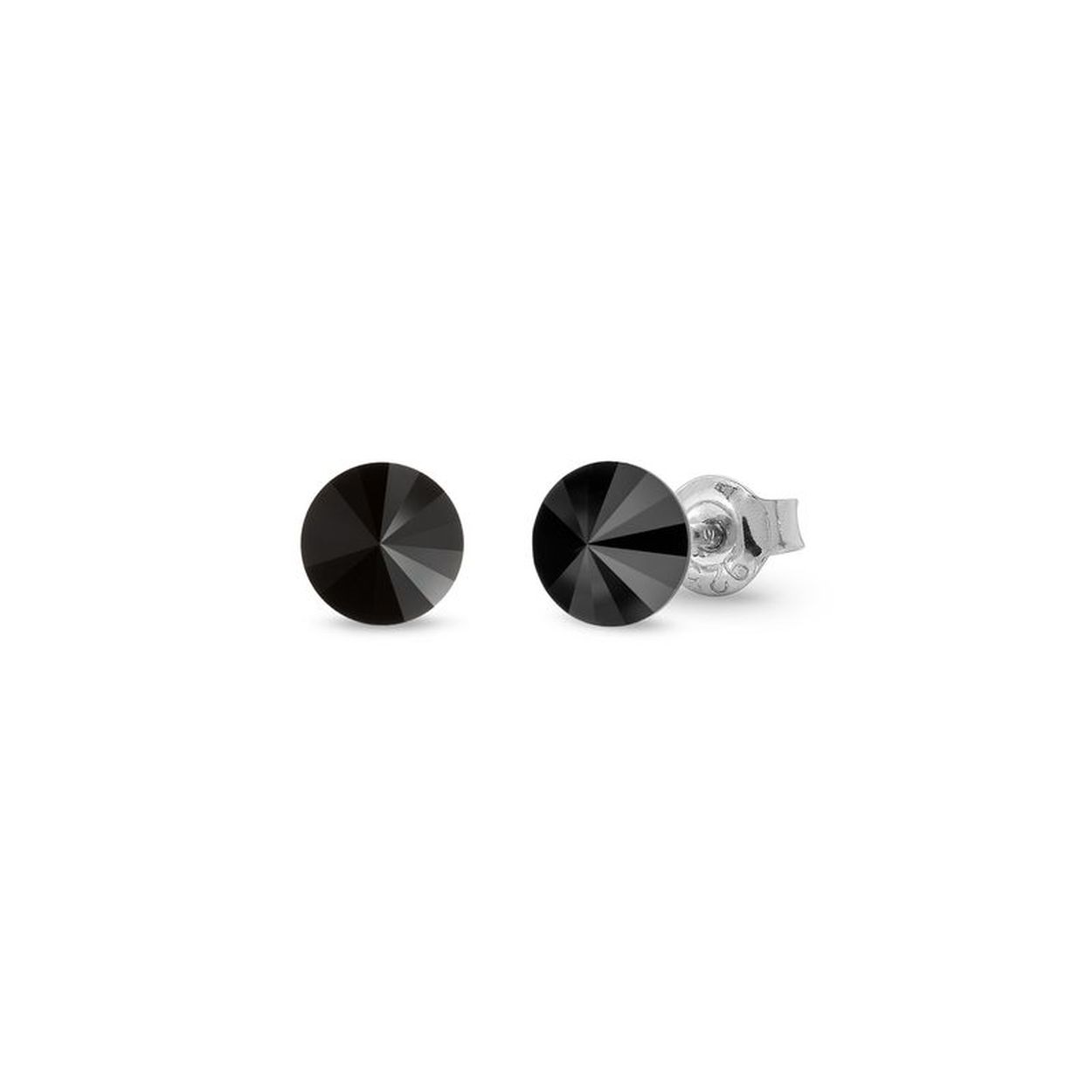 Maak je looks compleet met deze prachtige Small Candy Birthday Studs Oorbellen van SPARK Jewelry voor dames. De kleur Onyx (zwart) staat voor de maand Juni.

Zilveren oorstekers met een zwarte, facetgeslepen Swarovski kristal (ø6mm) waar achter een rond zilveren plaatje zit met een slanke steker. De steker is voorzien van een pousette (vlinder) sluiting, waardoor u deze oorstekers gemakkelijk in- en uitdoet. De oorstekers zijn gemaakt van 925 sterling zilver, om een mooie glans te behouden zijn alle sieraden van Spark gerhodineerd.

Maak je look helemaal af door te combineren met de Necklace. Spark Birthday Stone Necklace Onyx NB1122SS29J
