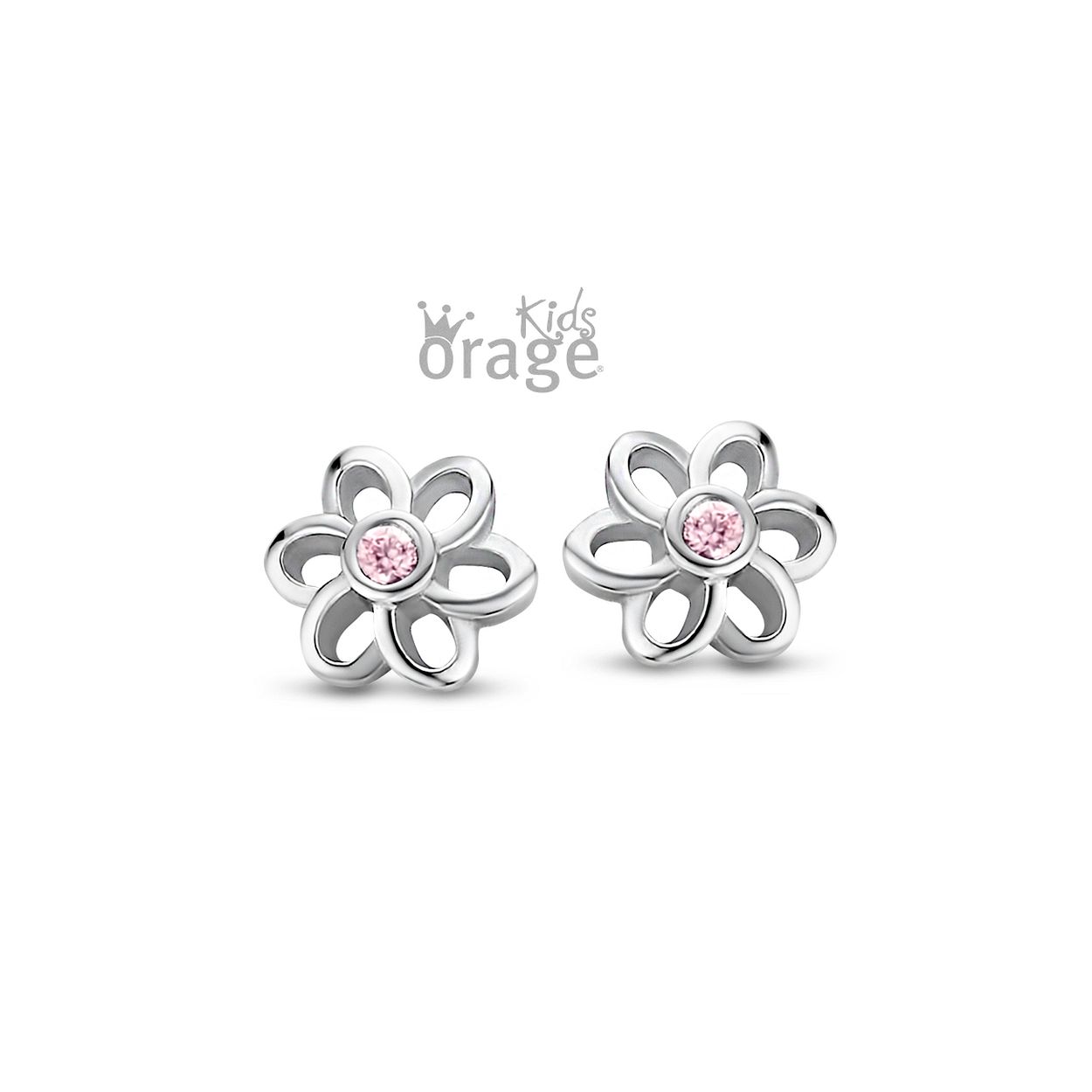 De Orage Kids Oorbellen in bloem vorm zijn schattige oorstekers voor kinderen, gemaakt van zilver. Deze juwelen zijn duurzaam en huidvriendelijk. Perfect voor dagelijks gebruik of speciale gelegenheden. Draag ze met zelfvertrouwen bij iedere outfit, van casual tot feestelijk, voor een vleugje sprankeling en elegantie die kleine oren prachtig zal sieren.