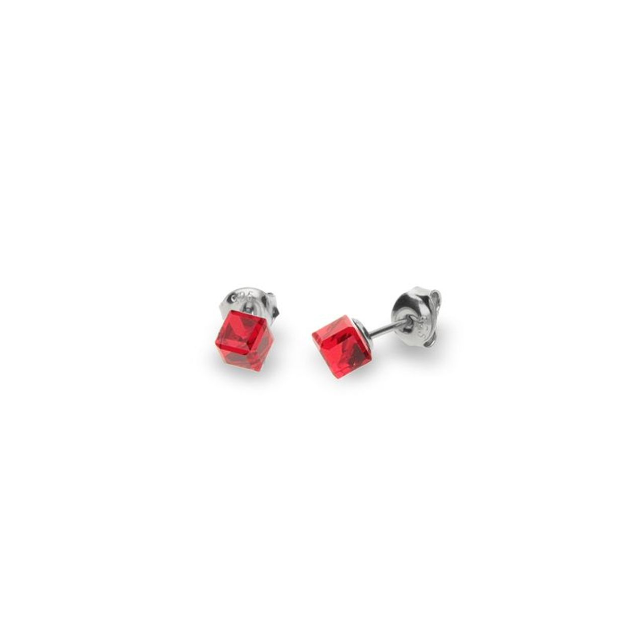 GEGEVENS
Deze Small Cube oorstekers zijn afkomstig van het merk Spark Jewelry, dat garant staat voor de mooiste sieraden die gebruik maken van de schitterende "Man made Crystals" . Deze mooie oorstekers hebben een basic ontwerp waardoor ze goed te combineren zijn met een grote diversiteit aan outfits. Deze kleine oorstekers zijn aan de voorkant voorzien van een kubusvormig "Man made Crystal" dat mooi glinstert, met een mooie rode kleur. Aan de achterkant zit een slanke steker met een handige sluiting, waardoor u deze oorknoppen gemakkelijk in- en uitdoet. Deze verfijnde oorstekers zijn gemaakt van 925 sterling zilver, de allerbeste kwaliteit zilver, en zijn voorzien van een fijntjes gepolijst oppervlak dat mooi glanst.