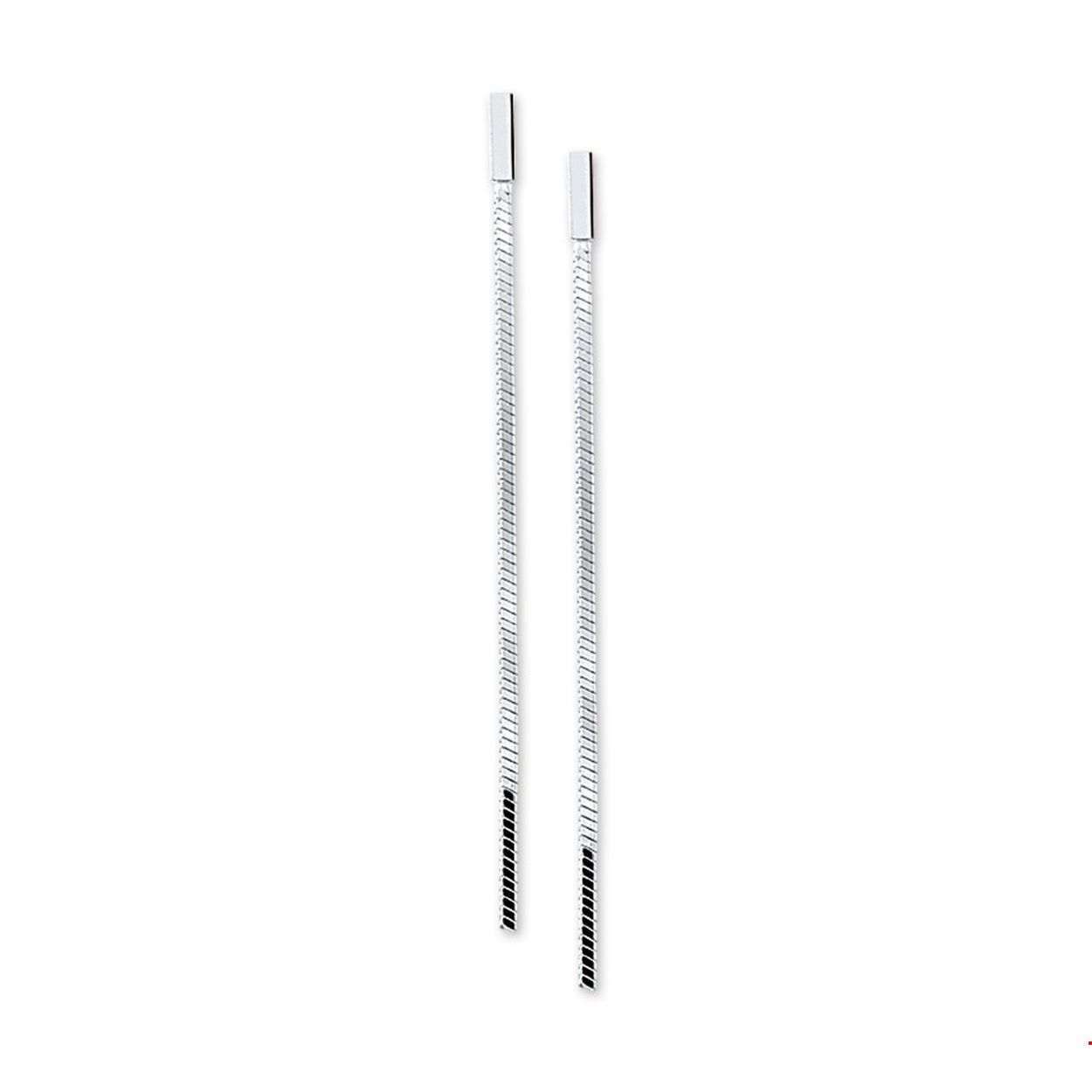 Beschrijving: Zilveren oorhangers met een poli afwerking. 
Verpakt per: 1
Doelgroep: dames
Breedte: 1 mm
Hoogte: 45 mm