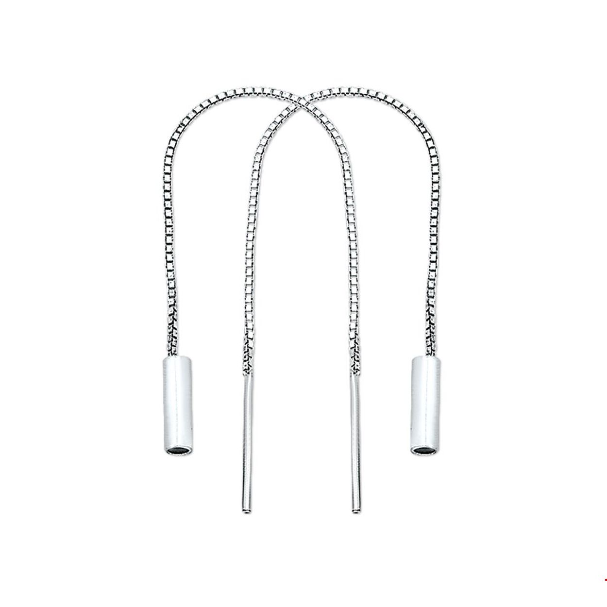 Beschrijving: Deze trendy zilveren doortrekoorbellen hebben een lengte van 10 cm en het staafje heeft een afmeting van 10 x 3 mm. 
Doelgroep: dames