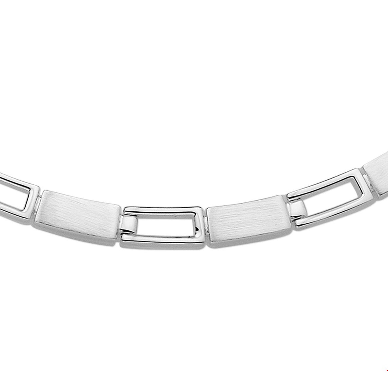 Zilveren collier met een poli/matte afwerking. 
Doelgroep: dames
Breedte: 6 mm
Langste lengte: 43 cm