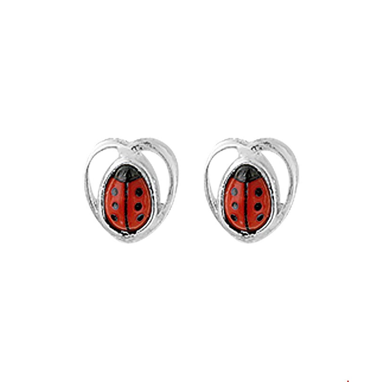 Beschrijving: Deze zilveren hart oorknoppen met een lieveheersbeestje hebben een afmeting van 3 x 4 mm. De oorknoppen hebben een klein lieveheersbeestje in het hartje. Je kunt deze oorknoppen combineren met andere lieveheersbeestje sieraden maar kan natuurlijk ook gecombineerd worden met je huidige sieraden of zelfs alleen gedragen worden. 
Doelgroep: kinderen
Breedte: 3 mm
Hoogte: 4 mm
