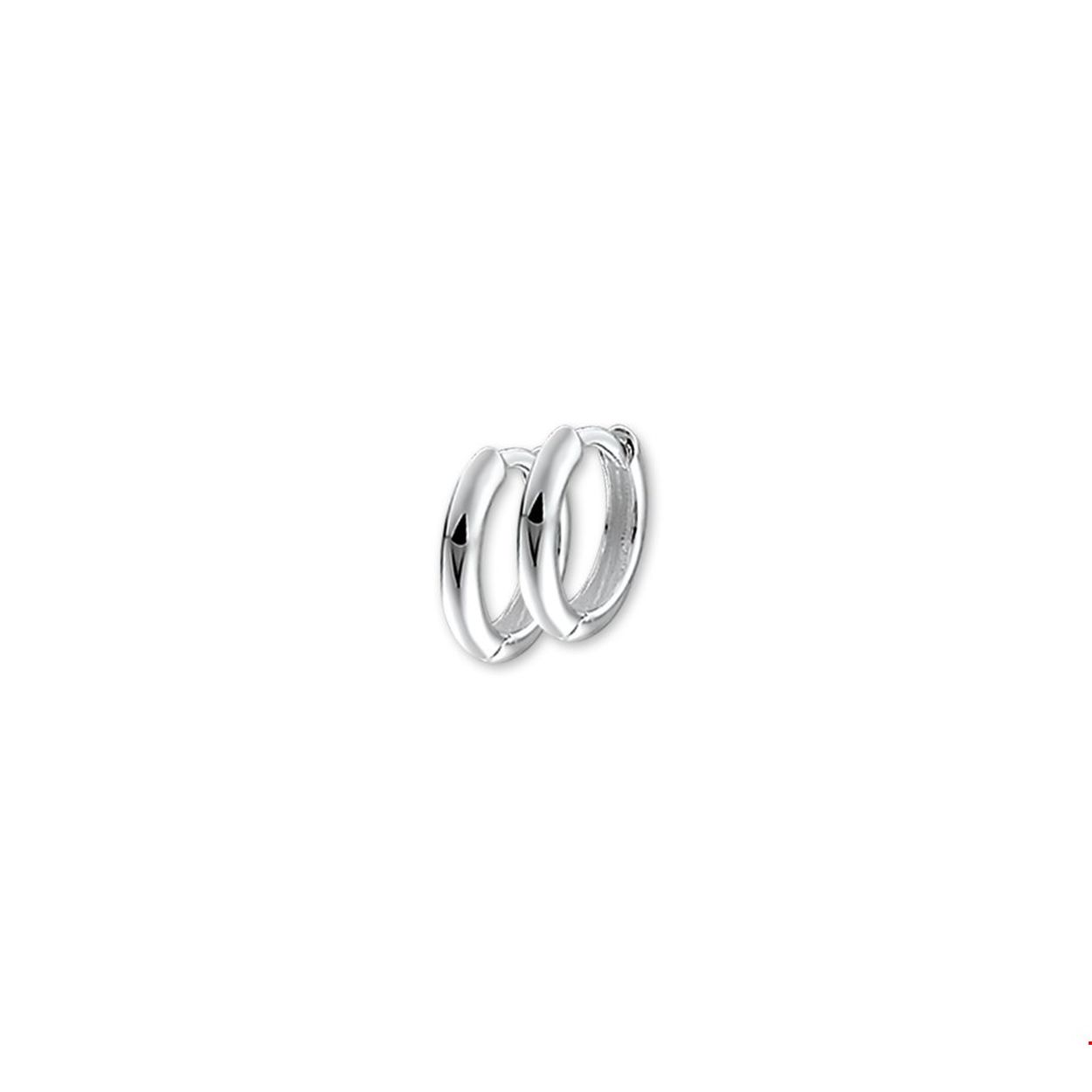 Beschrijving: Een goede garderobe begint bij de basis en ditzelfde geldt voor een tijdloze sieradencollectie! Deze basic creolen passen bij iedere outfit en zijn met veel andere sieraden te combineren. Details: Zilveren klapcreolen met een halfronde buis en een poli afwerking. 
Uniekenummer serie: 26023
Verpakt per: 1
Doelgroep: dames
Breedte: 2 mm
