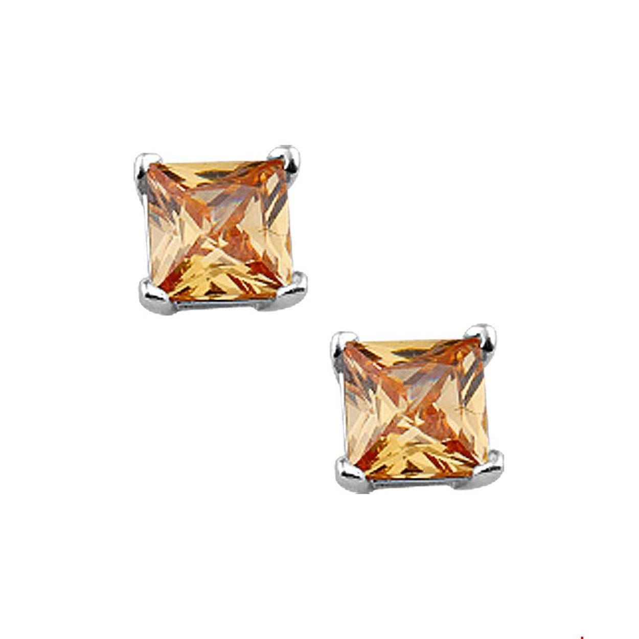 Beschrijving: Zilveren oorknoppen met champagne zirkonia. 
Uniekenummer serie: 25914
Doelgroep: dames