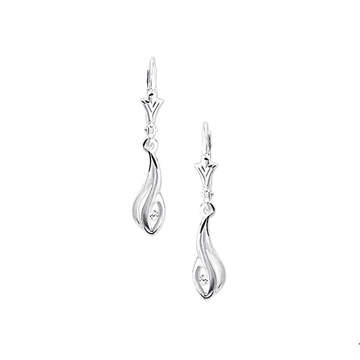 Beschrijving: Zilveren oorhangers met zirkonia en een poli/matte afwerking. 
Verpakt per: 1
Doelgroep: dames
Breedte: 6 mm
Hoogte: 31 mm
Zetting: solitaire (span zetting)