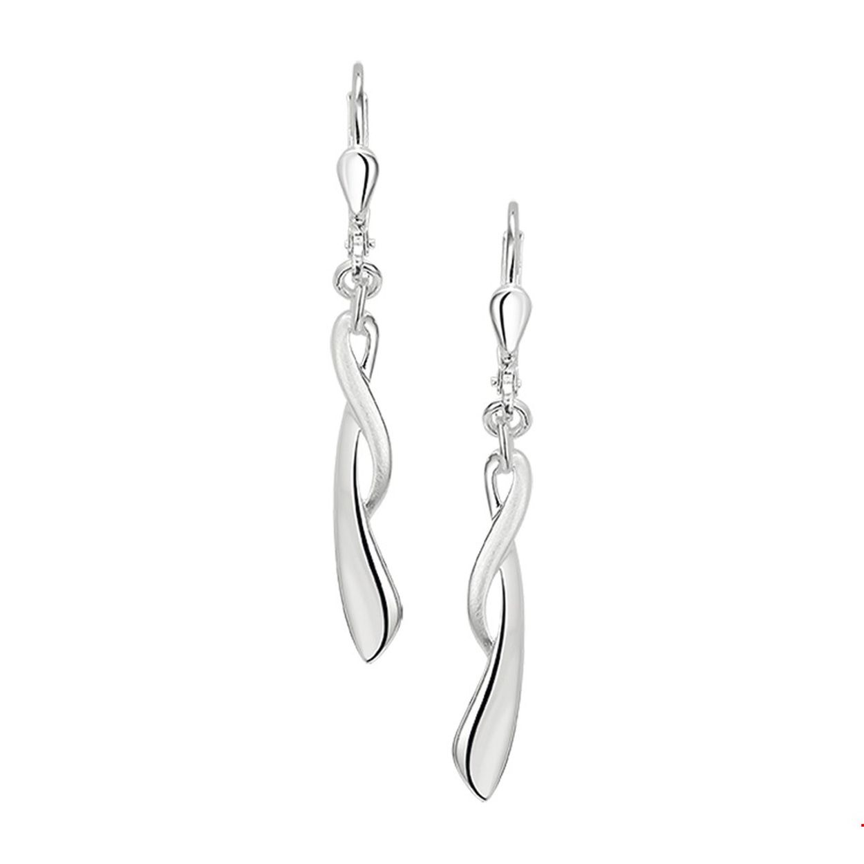 Zilveren oorhangers met een poli/matte afwerking. 
Doelgroep: dames
Breedte: 4 mm
Hoogte: 26.5 mm