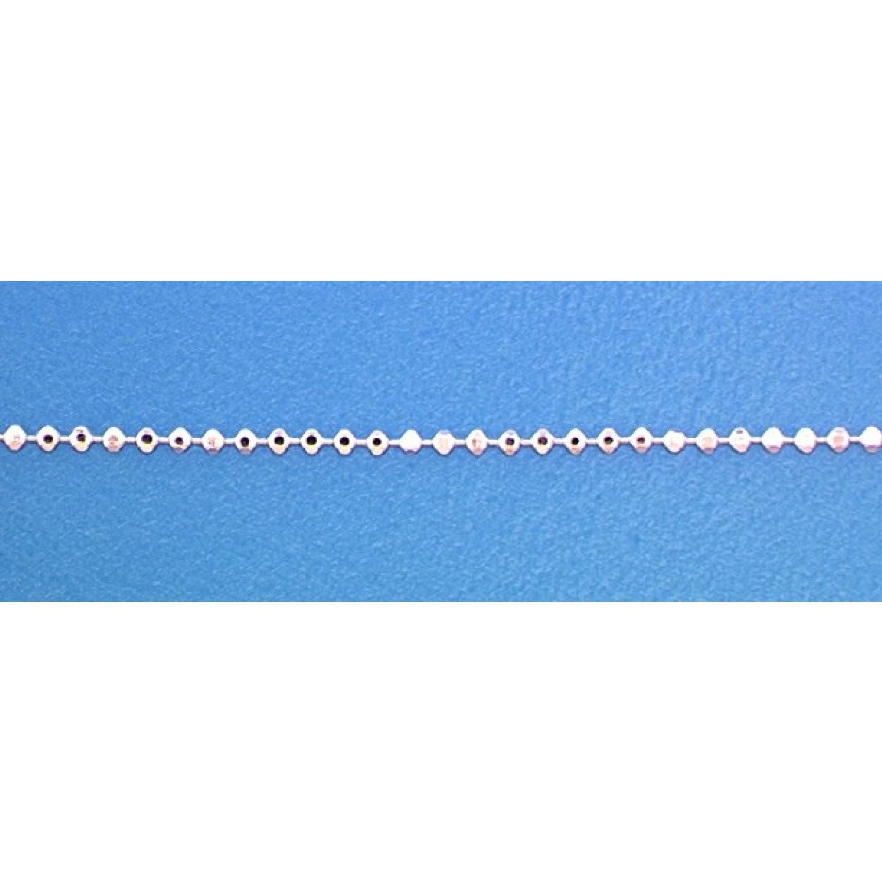 De collier is gemaakt van zilver en is zilverkleurig. Het is een sieraad voor dames.