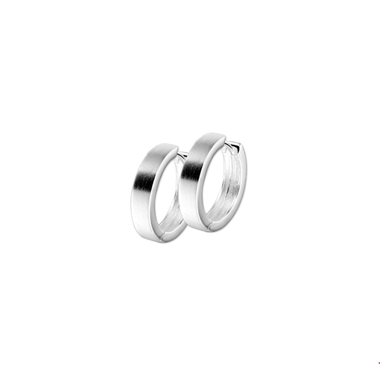 Zilveren klapcreolen met een vlakke buis en een matte afwerking.

Gender: dames
Breedte: 3 mm