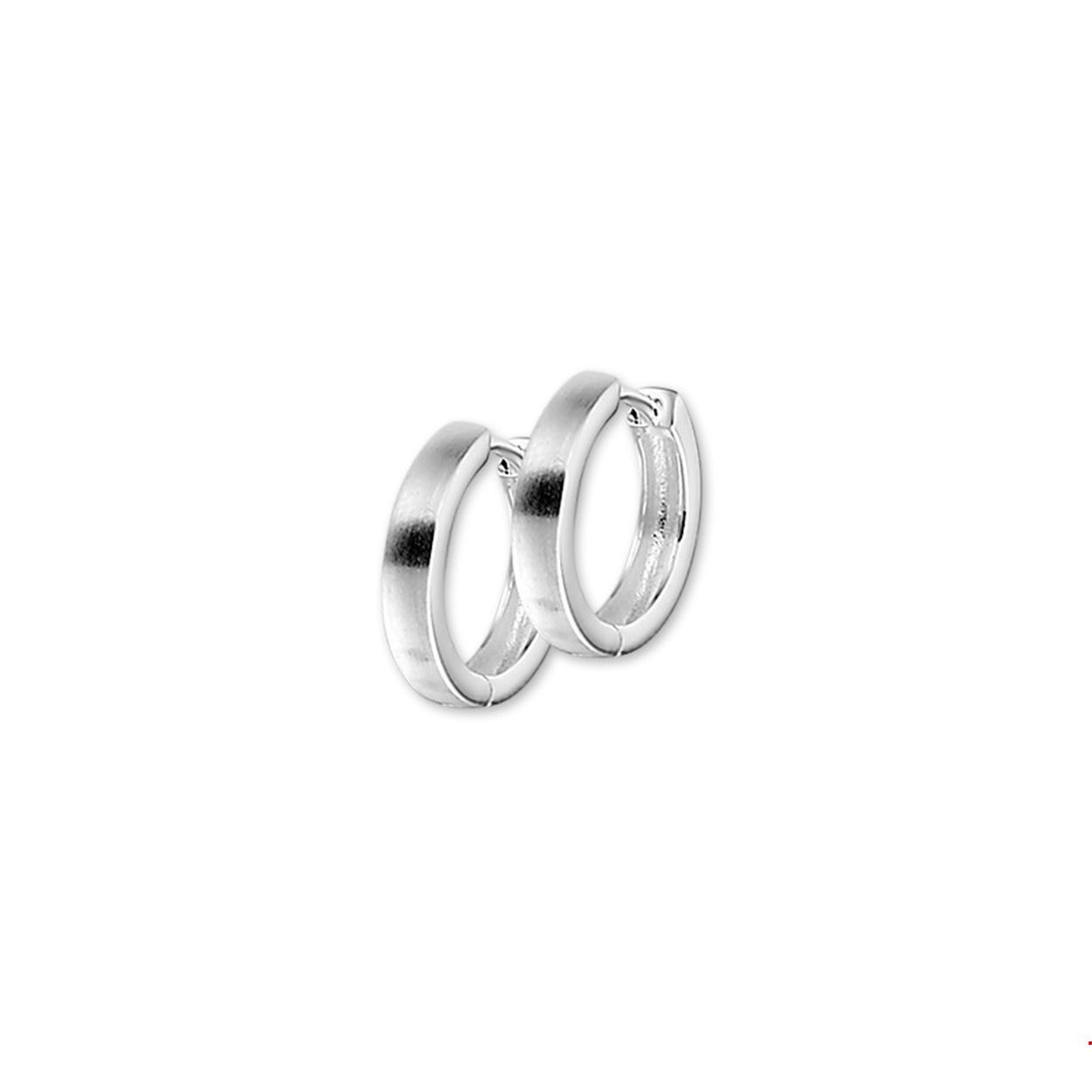 Zilveren klapcreolen met een bolle buis en een matte afwerking.

Gender: dames
Breedte: 3 mm