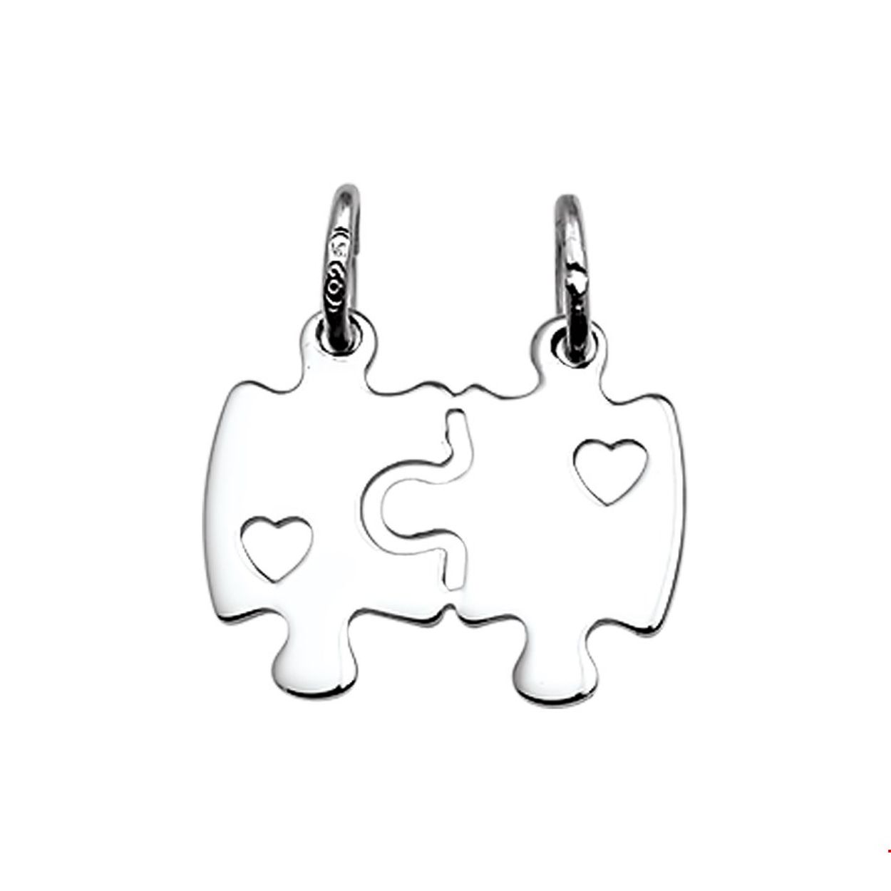 Zilveren hanger in vorm van 2 puzzelstukjes met een opengewerkt hartje. De puzzelstukjes kunnen in tweeën gedeeld worden.
