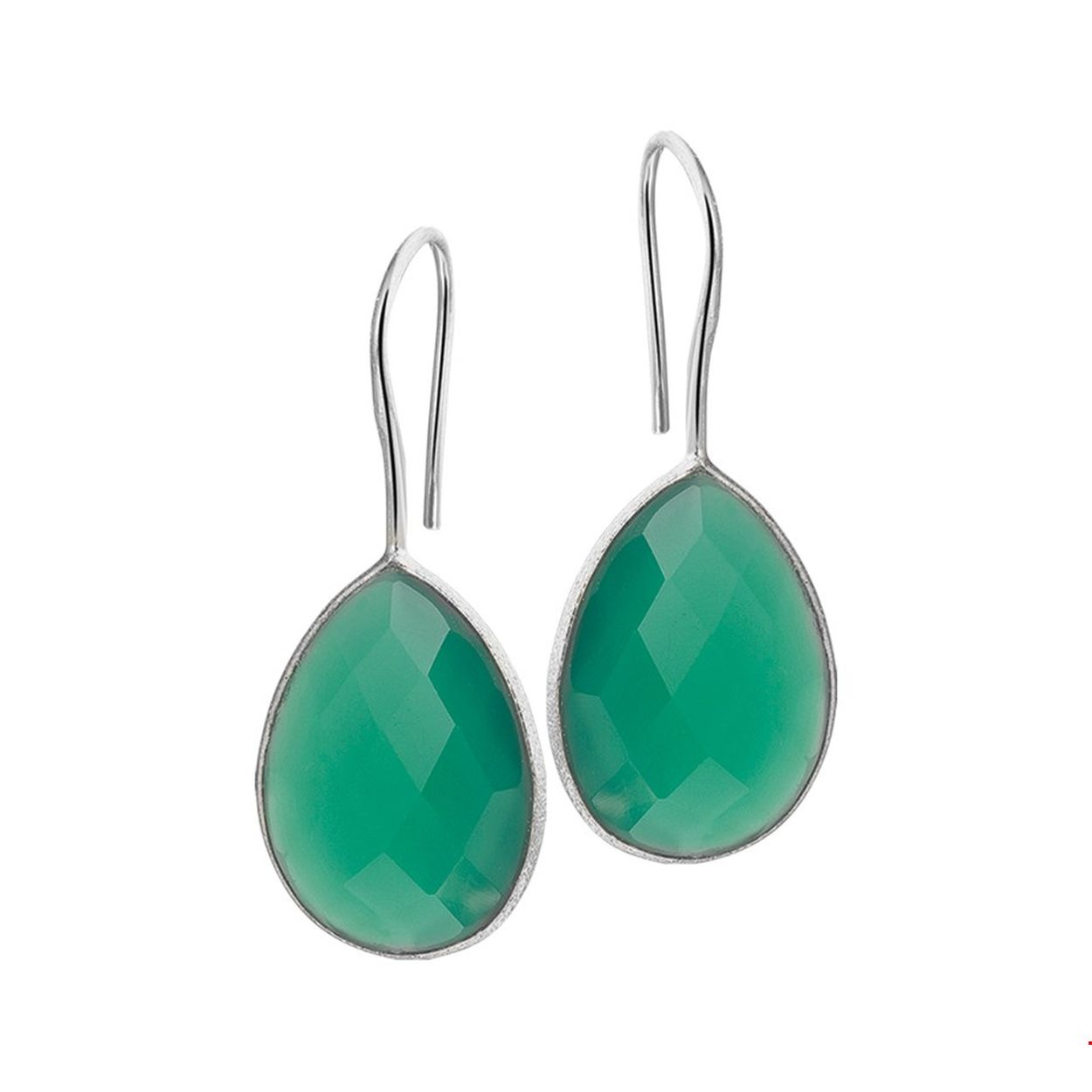 Beschrijving: Deze vrolijke oorhangers geven je look een instant summer feeling! Combineer met een kledingstuk in dezelfde tint and you are good to go! Details: Zilveren oorhangers met groen agaat.
Verpakt per: 1
Doelgroep: dames
Breedte: 16 mm
Hoogte: 37 mm
Zetting: entourage (kastzetting)
