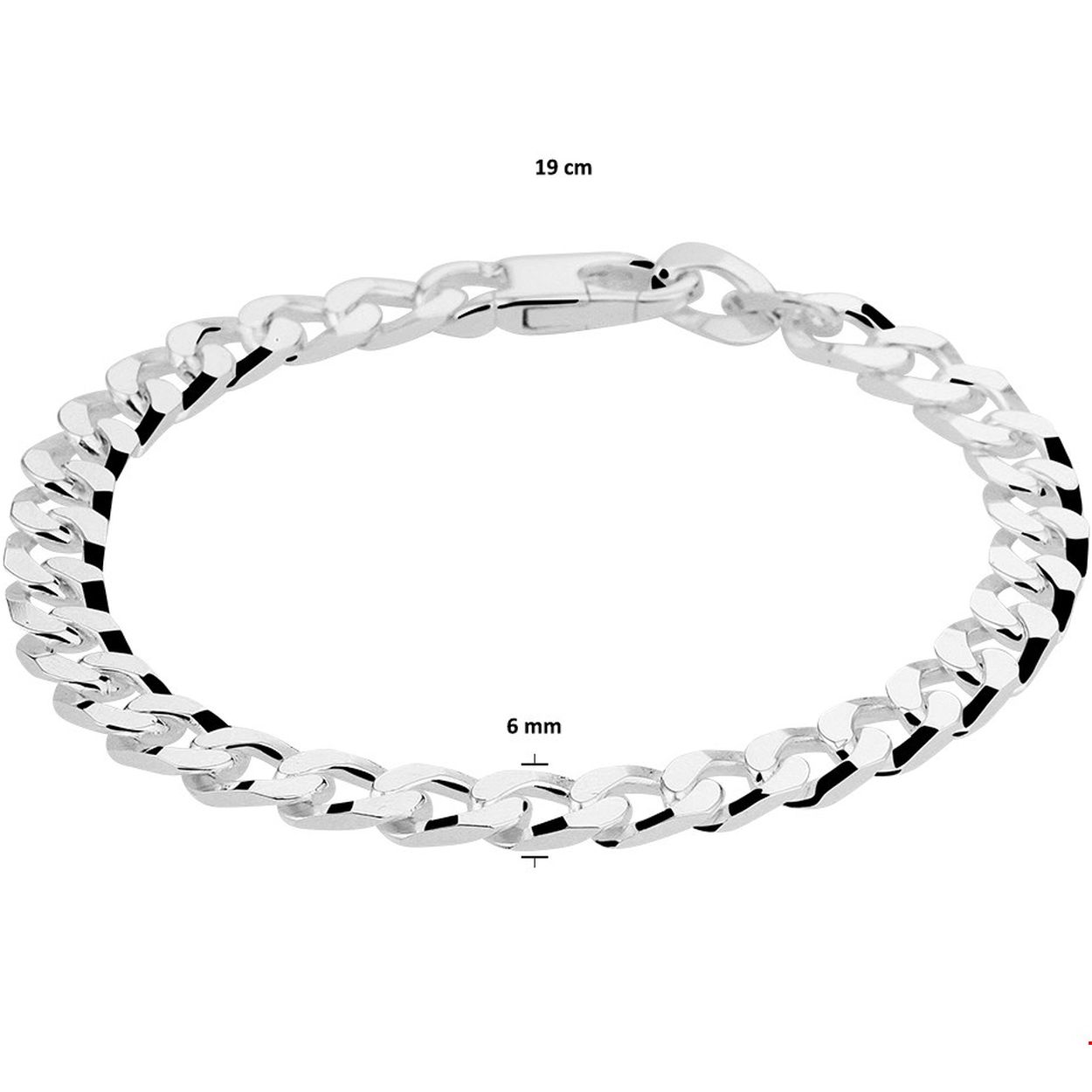 Stijlvolle zilveren armband met een gourmet schakel. De armband heeft een draaglengte van 19cm en een schakelbreedte van 5.5mm. Uitgevoerd met een stevige karabijn sluiting. 