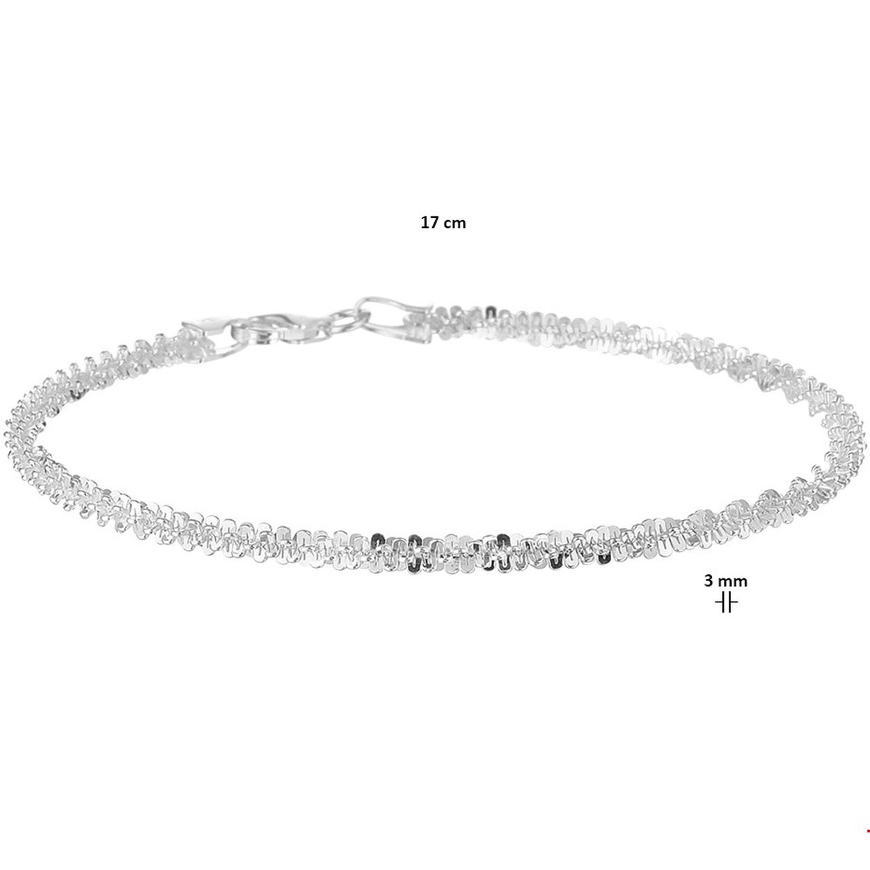 Fijn zilveren 3mm gevlochten armband met een draaglengte van 17cm uitgevoerd met een stevige karabijn sluiting. De aparte schakel van deze armband en het fijne ontwerp geven uw outfit subtiel een elegante uitstraling.