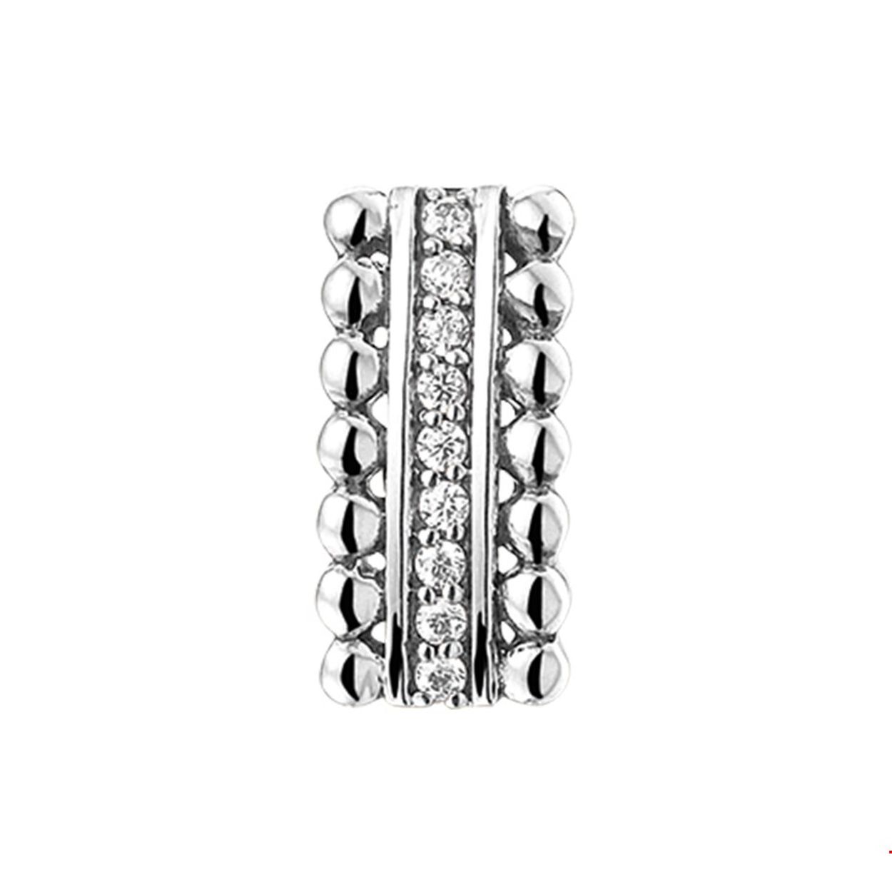 Beschrijving: Geoxideerd zilveren hanger met zirkonia.
Verpakt per: 1
Doelgroep: dames
Breedte: 7.5 mm
Hoogte: 15.5 mm
Zetting: entourage (rijzetting)