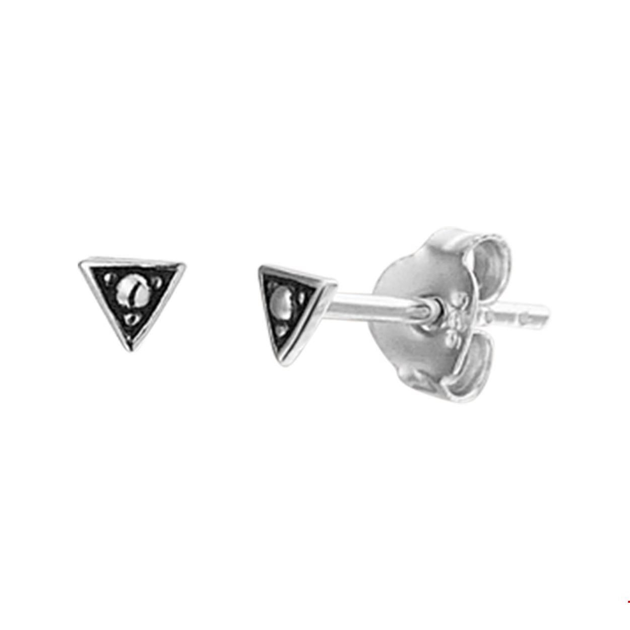 Beschrijving: Geoxideerd zilveren trendy oorknoppen in de vorm van een driehoek. De oorknoppen hebben een afmeting van 3x3mm. Door het simplistisch design zijn deze oorknoppen perfect te combineren met trendy sieraden uit onze collectie of je eigen stash!. 
Verpakt per: 1
Doelgroep: dames
Breedte: 3 mm
Hoogte: 3 mm