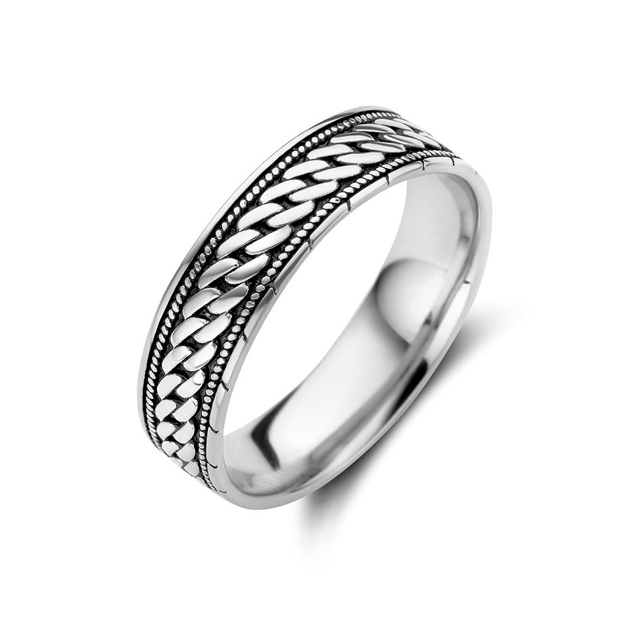 Geoxideerd 925 zilveren ring. De ring heeft een breedte van 6mm.