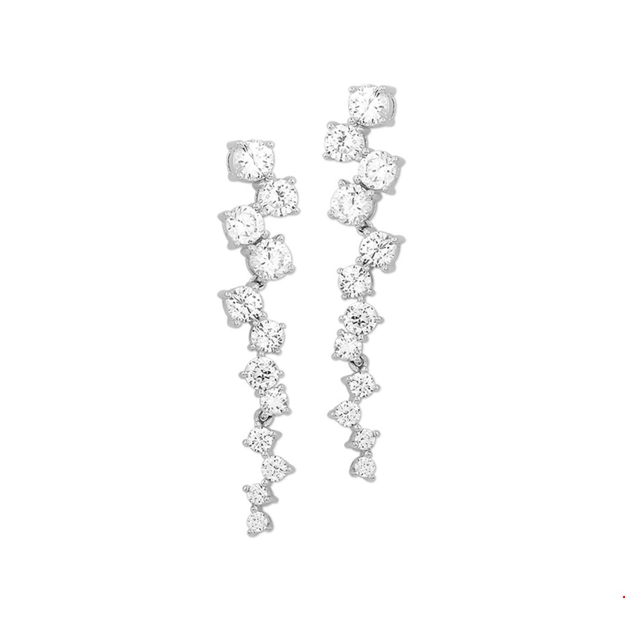 Beschrijving: Gerhodineerd zilveren oorhangers met zirkonia. 
Verpakt per: 1
Doelgroep: dames
Breedte: 8 mm
Hoogte: 39.5 mm
Zetting: entourage (kastzetting)